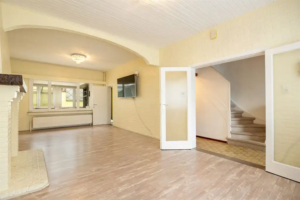 Gezellige woning met ruime garage en stadskoer foto 2