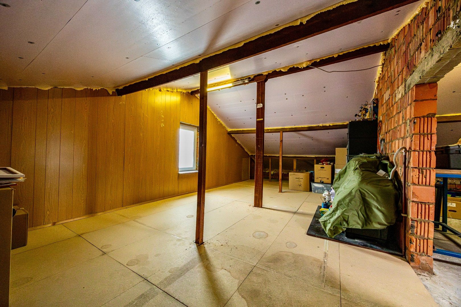 Ruime bungalow te koop met 2 slpk, garage en tuin foto 20