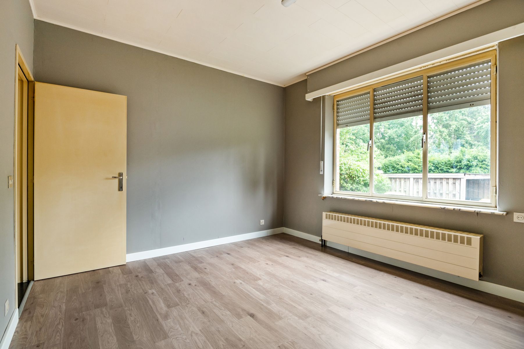 Gelijkvloerse villa met 3 slks op 2800m2 grond foto 17