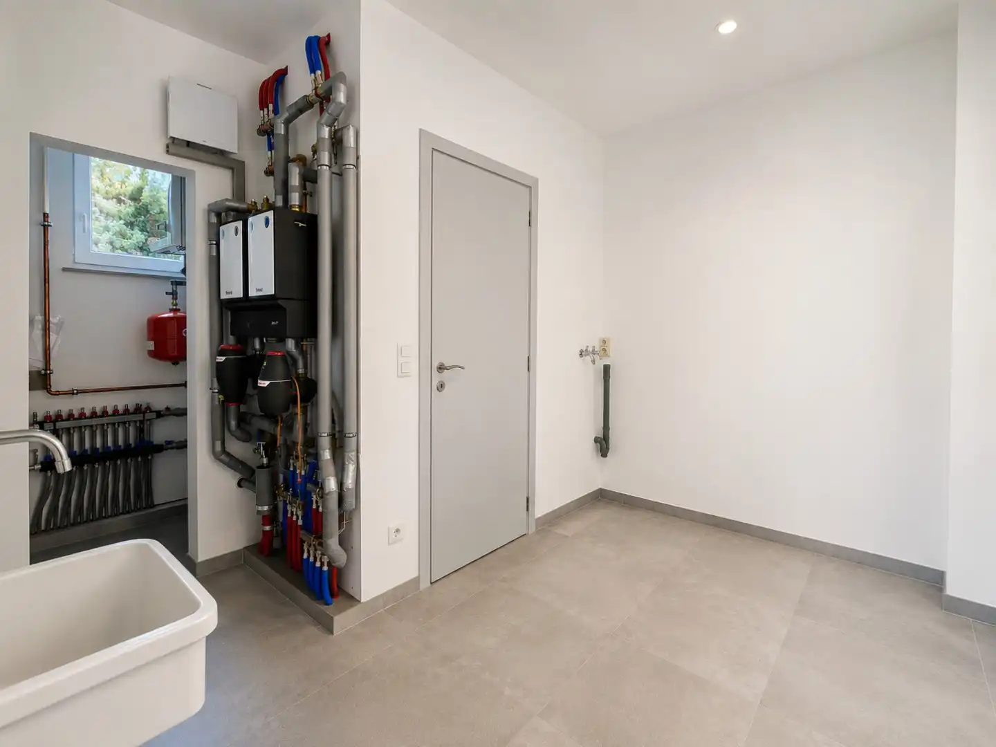 Gerenoveerde open bebouwing met drie slaapkamers, bureau en ruime tuin te huur in Merendree foto 7