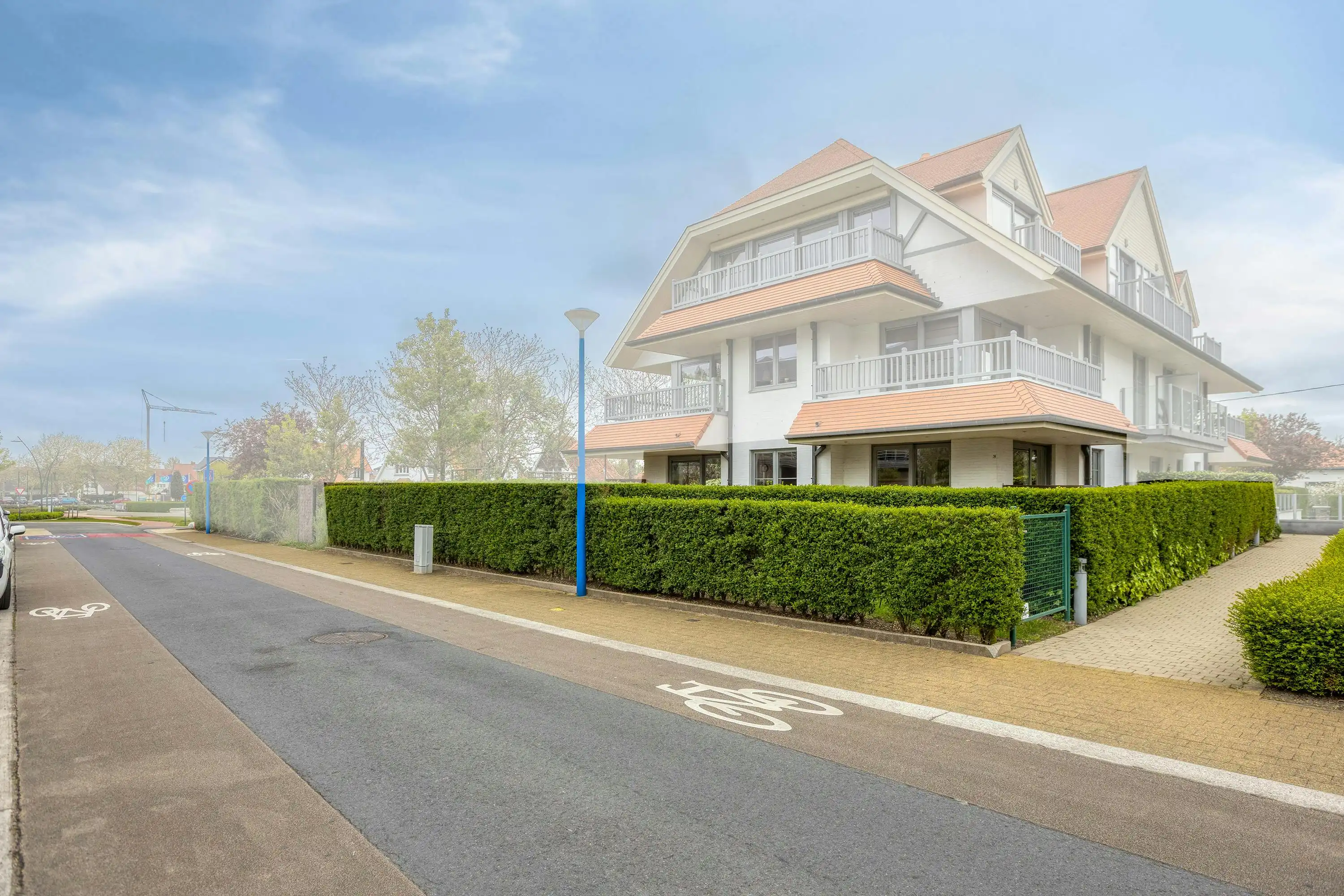 Gelijkvloers appartement (110m²) met tuin op topligging! foto 2