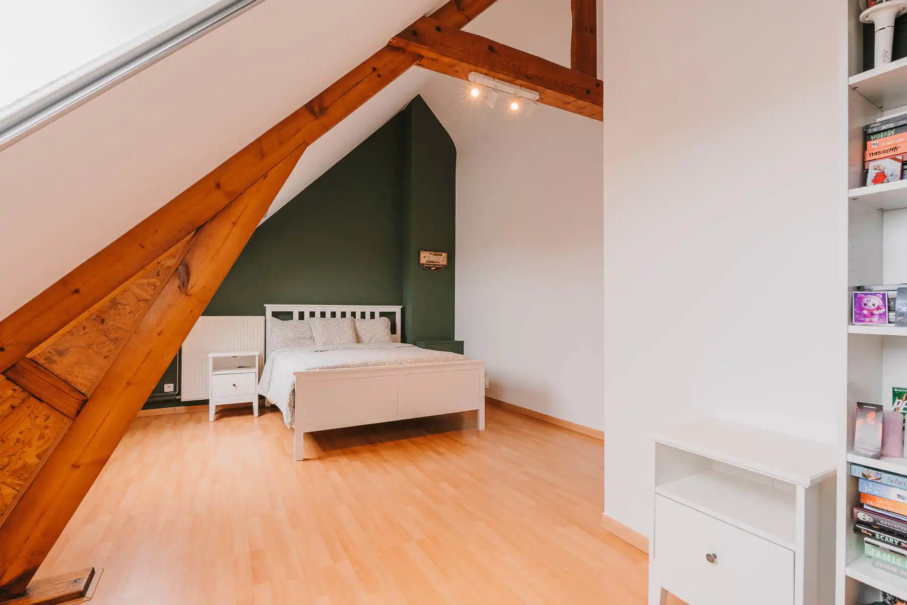 Ruime gezinswoning met 4 slaapkamers en bureau op toplocatie foto 26