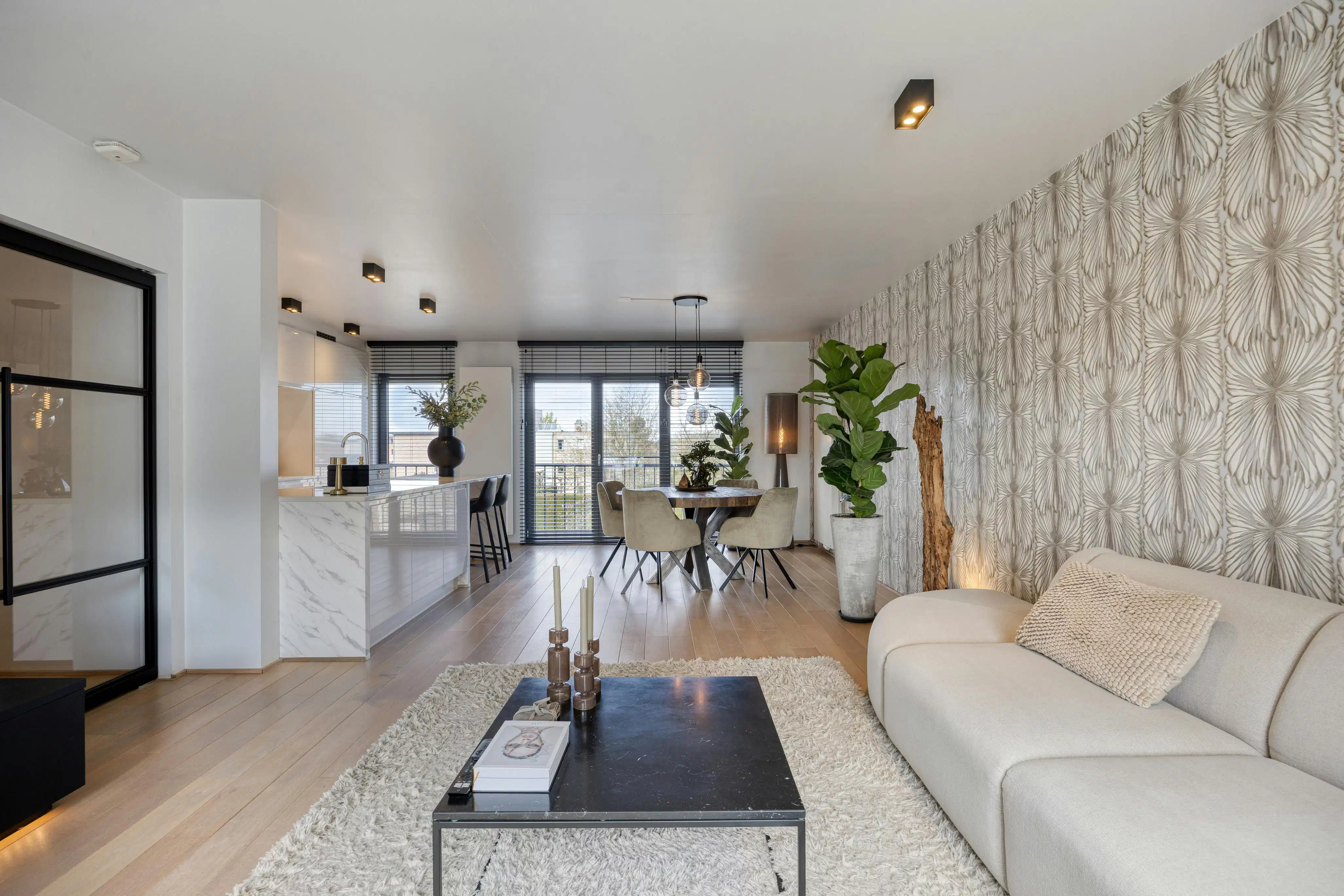 Prachtig appartement met garage te koop in Maaseik foto 4