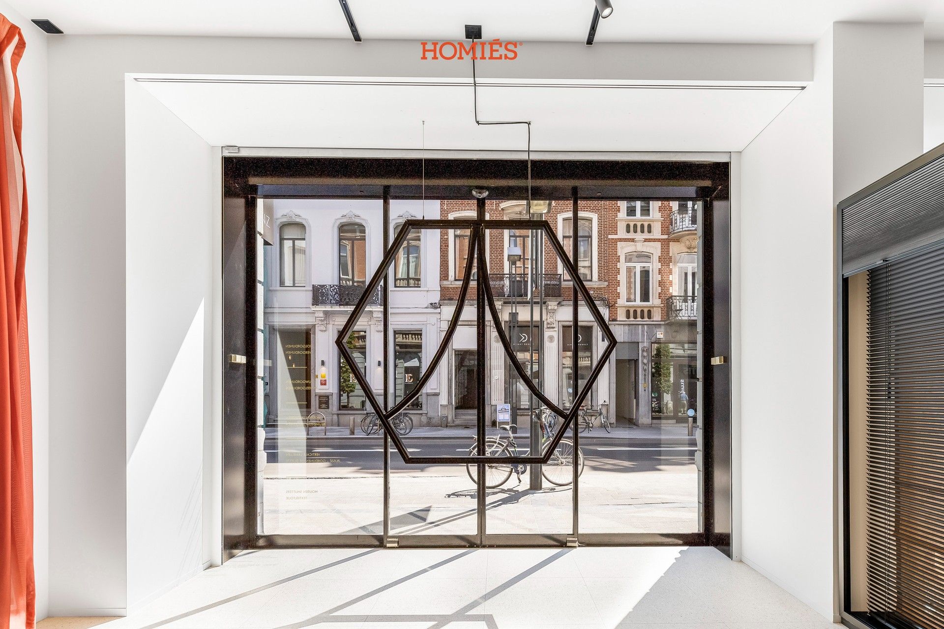 Ruime handelsruimte op toplocatie foto 7