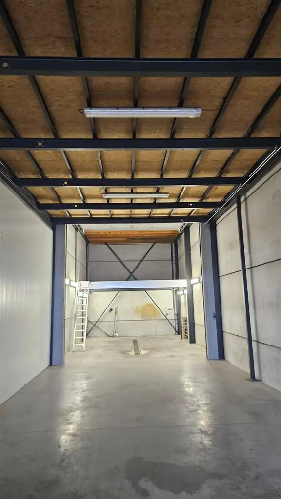 Magazijn op zichtlocatie langs E17 foto 5