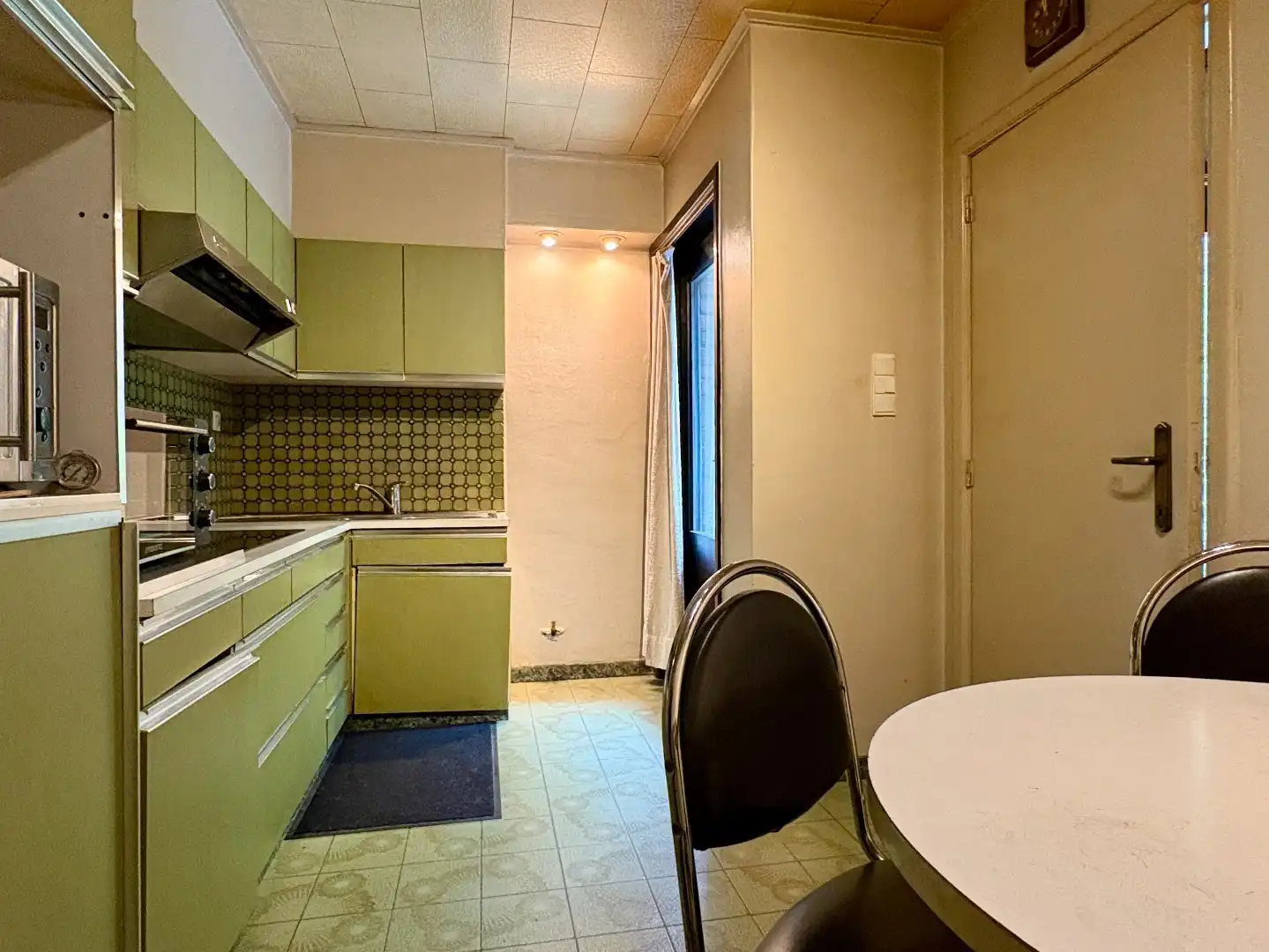 Te renoveren gelijkvloerse villa op 954 m² met landelijke verzichten te Bavikhove. foto 8