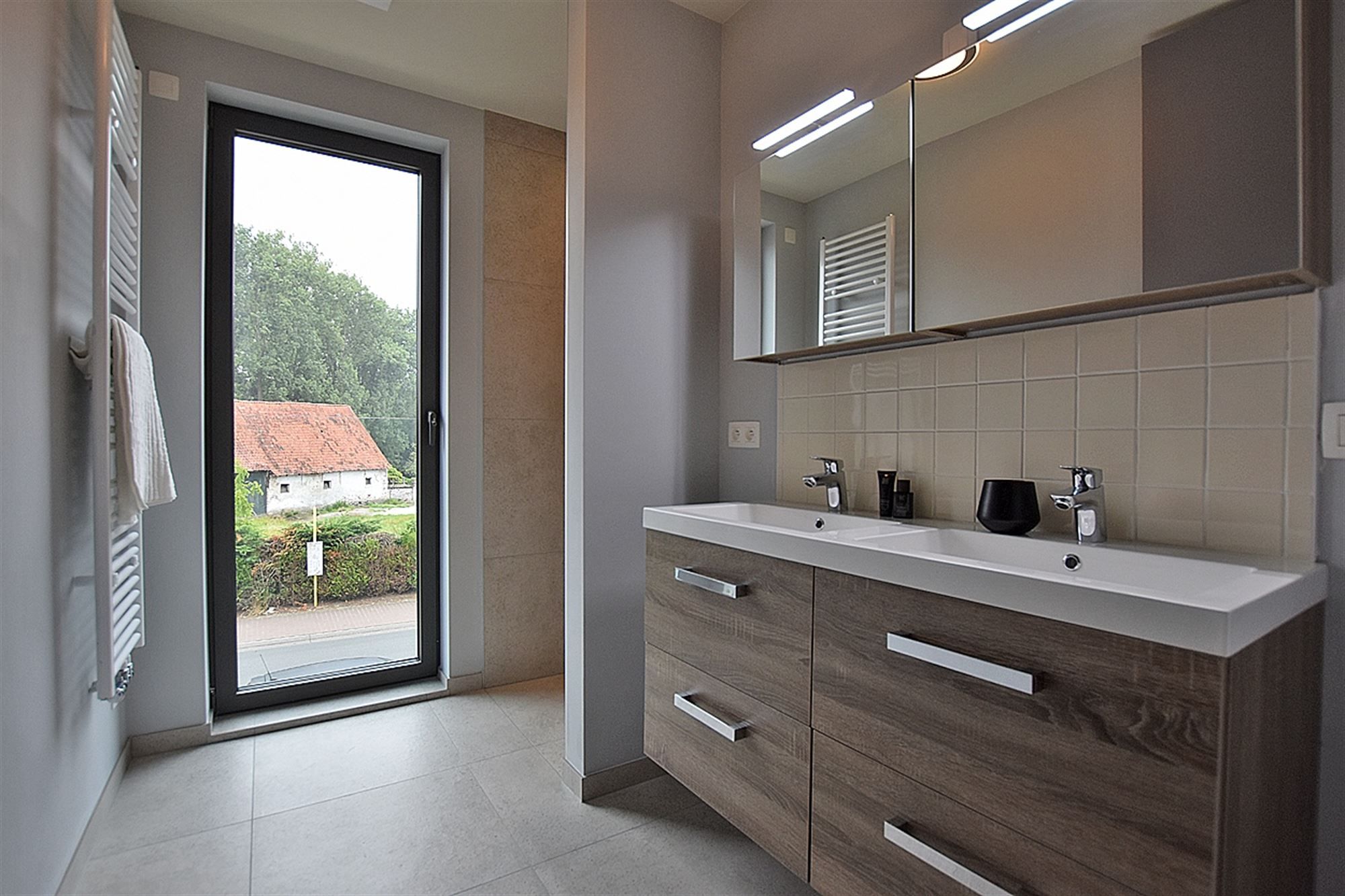 Instapklaar APPARTEMENT (1ste verdieping) met 2 slaapkamers, ruim terras en grote garage (2)  foto 17