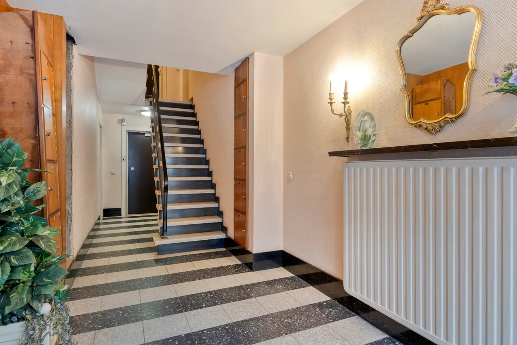 Ruim en lichtrijk appartement met 2 slaapkamers. foto 17