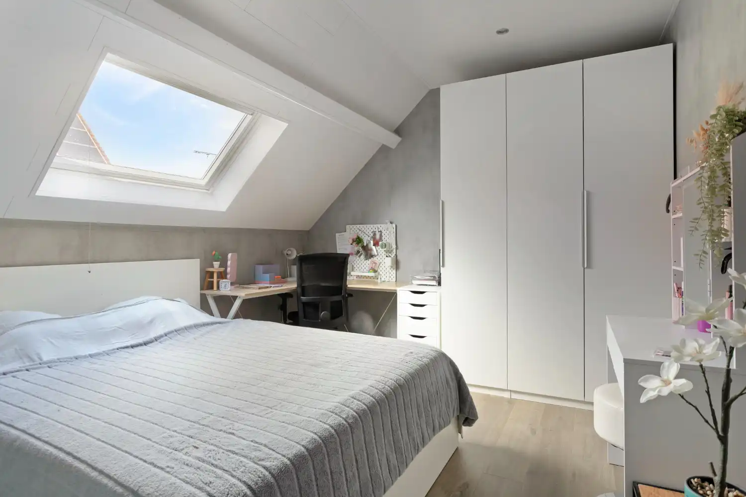 Charmante halfopen woning te koop in Oostkamp - Perfect voor wie een instapklare woning zoekt in een centrale omgeving! foto 7