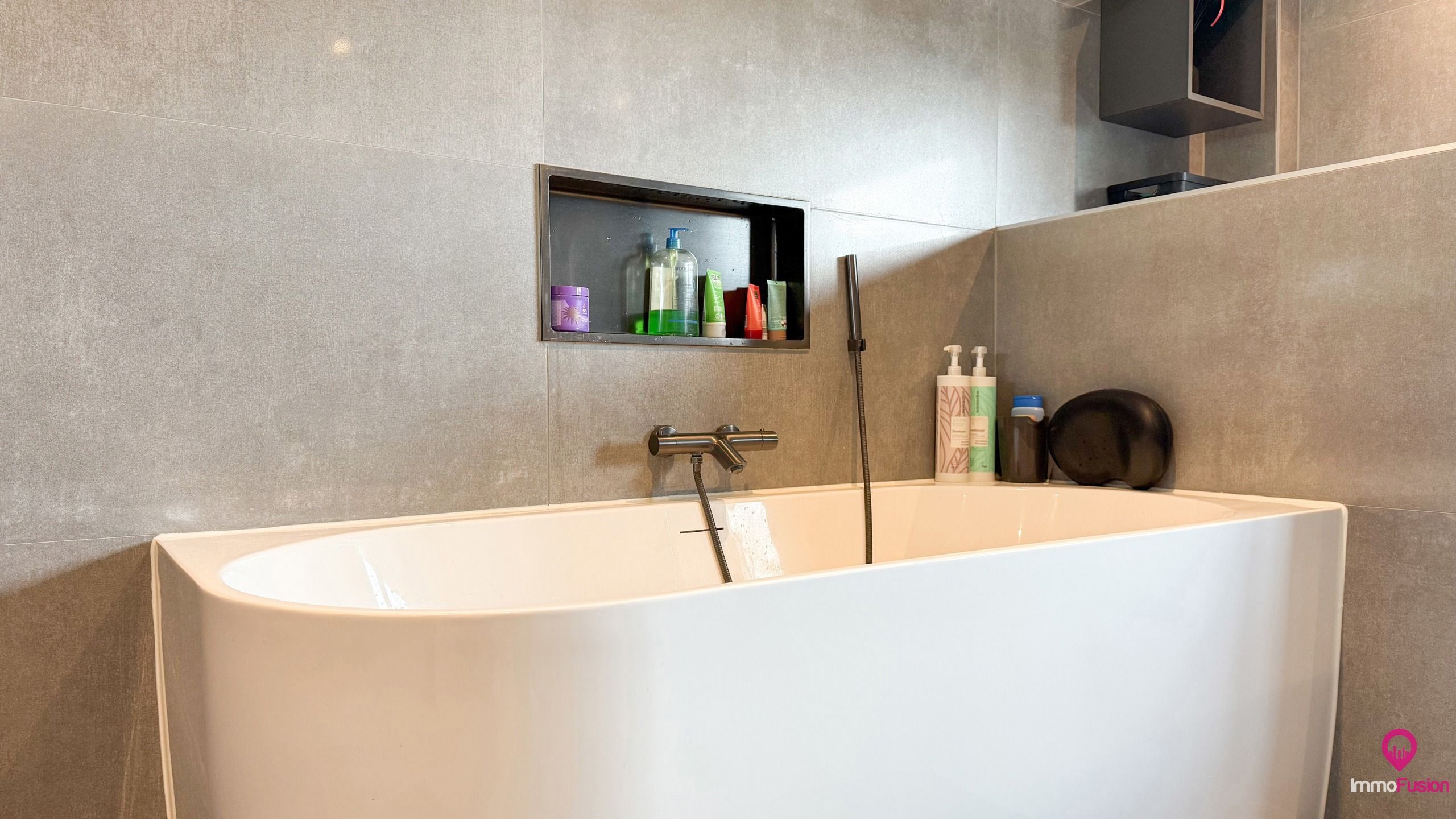 Instapklare, volledig gerenoveerde woning met 4 slaapkamers! foto 22