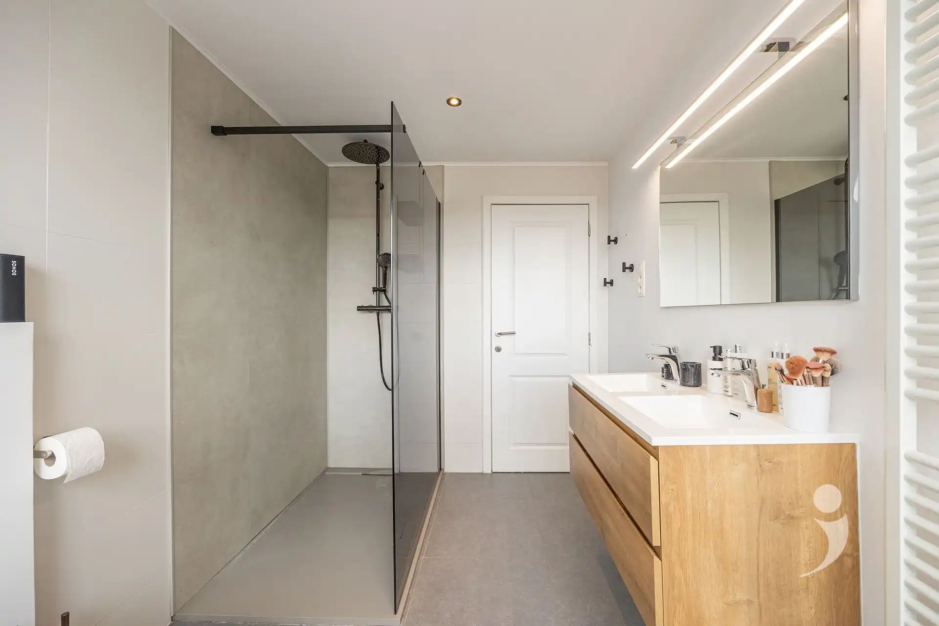 Recent gerenoveerde woning op een rustige locatie! foto 27