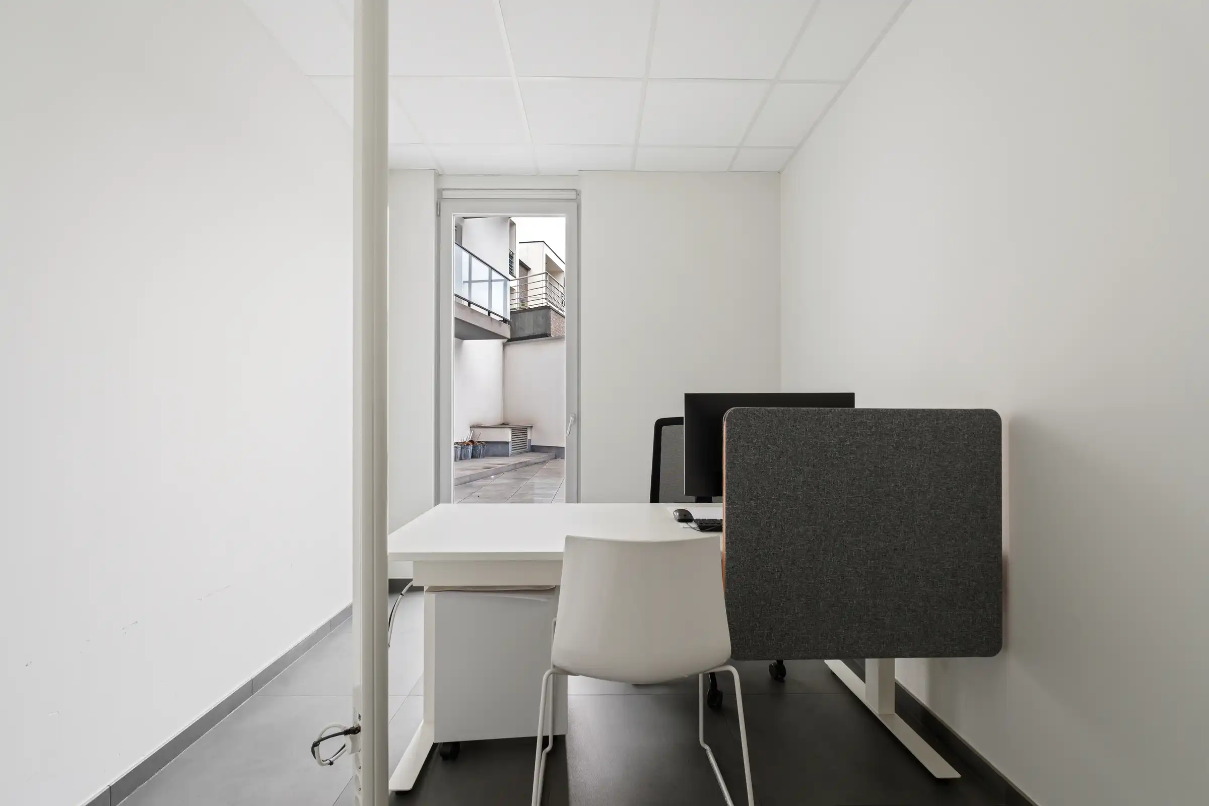 Verhuurd commercieel gelijkvloers op toplocatie! foto 6
