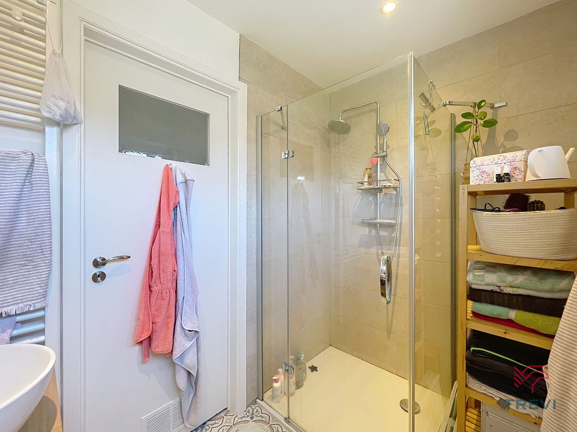 Aantrekkelijk huis met 3 slaapkamers en tuin  foto 10