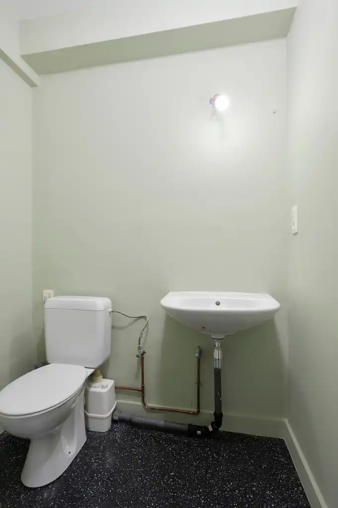 Handelspand te Zellik gelegen op drukke steenweg foto 10