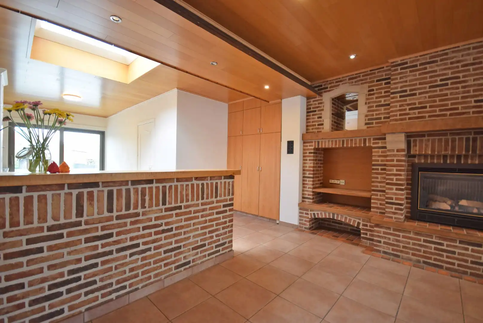 Instapklare rijwoning met ruime tuin en twee slaapkamers te Roeselare foto 4