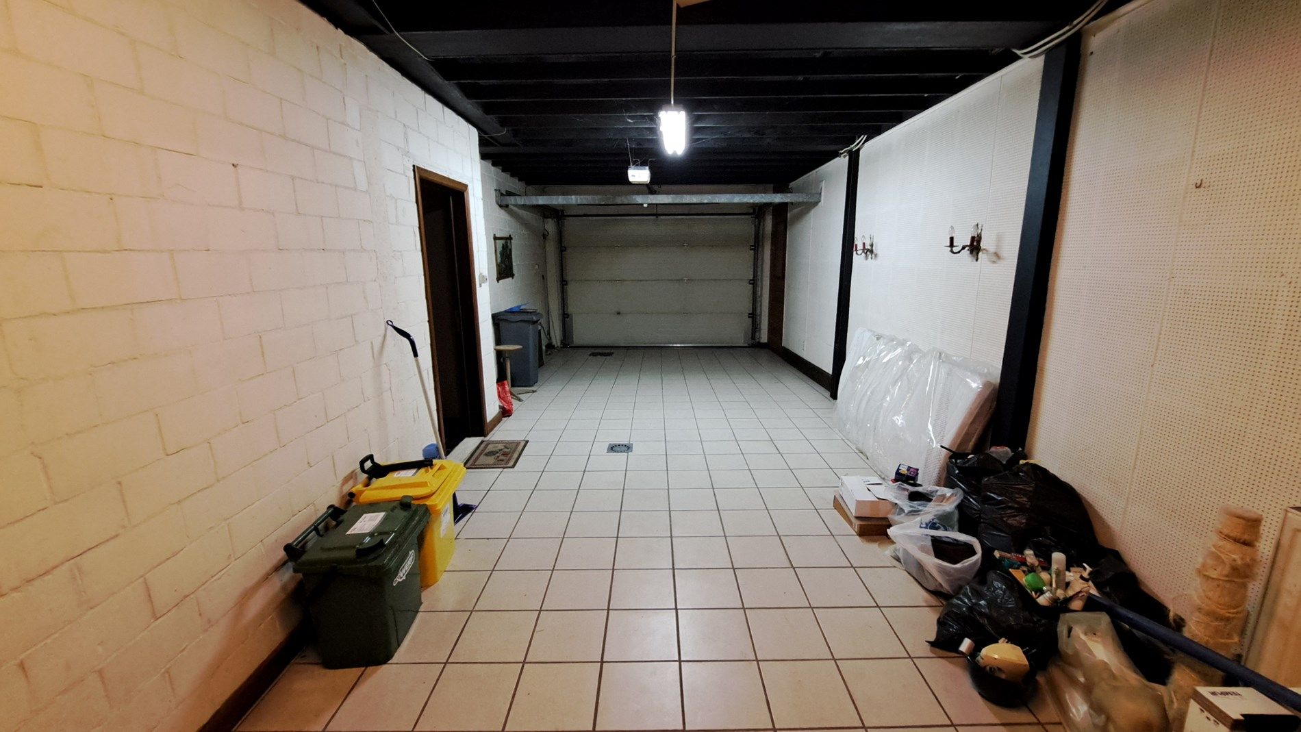 Bel-étage met grote garage, werkplaats en 3 slaapkamers foto 2