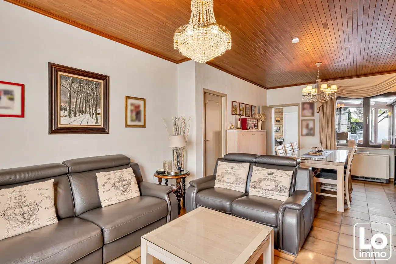 Te renoveren halfopen starterswoning met garagebox op makkelijk bereikbare locatie nabij het centrum van Desteldonk! foto 5