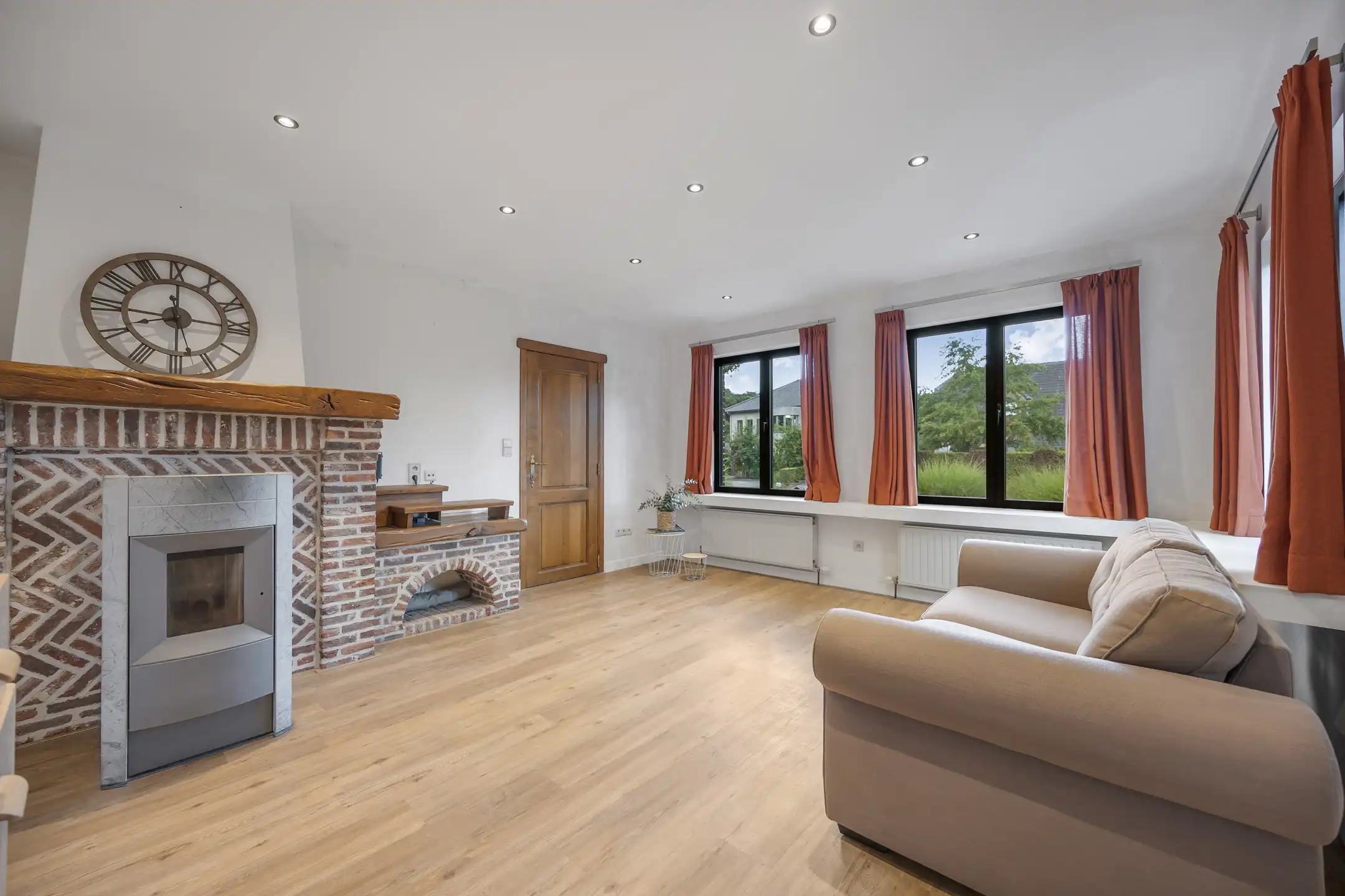 Grotendeels gerenoveerde woning met veel mogelijkheden foto 2