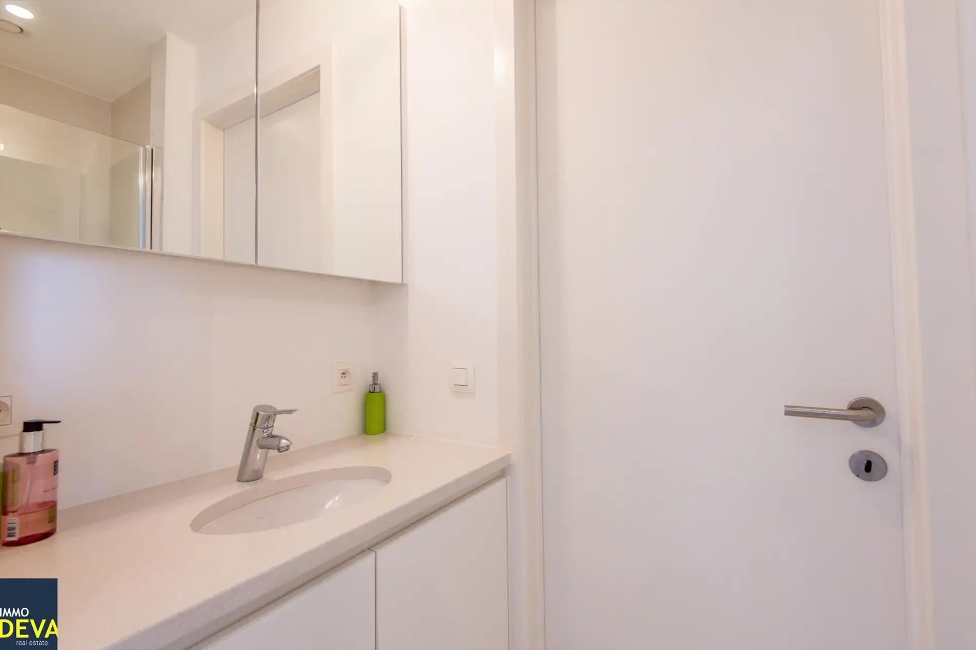 Zeer zonnig duplexdakapp. met prachtige terrassen,  gelegen op de Kustlaan vlakbij het Driehoeksplein. foto 13