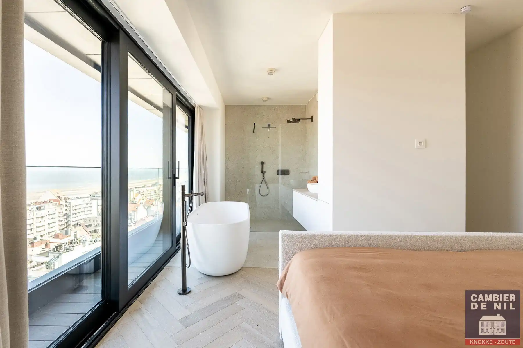 Luxueus nieuwbouw appartement met panoramisch uitzicht over Knokke-Heist, hinterland en zee foto 15