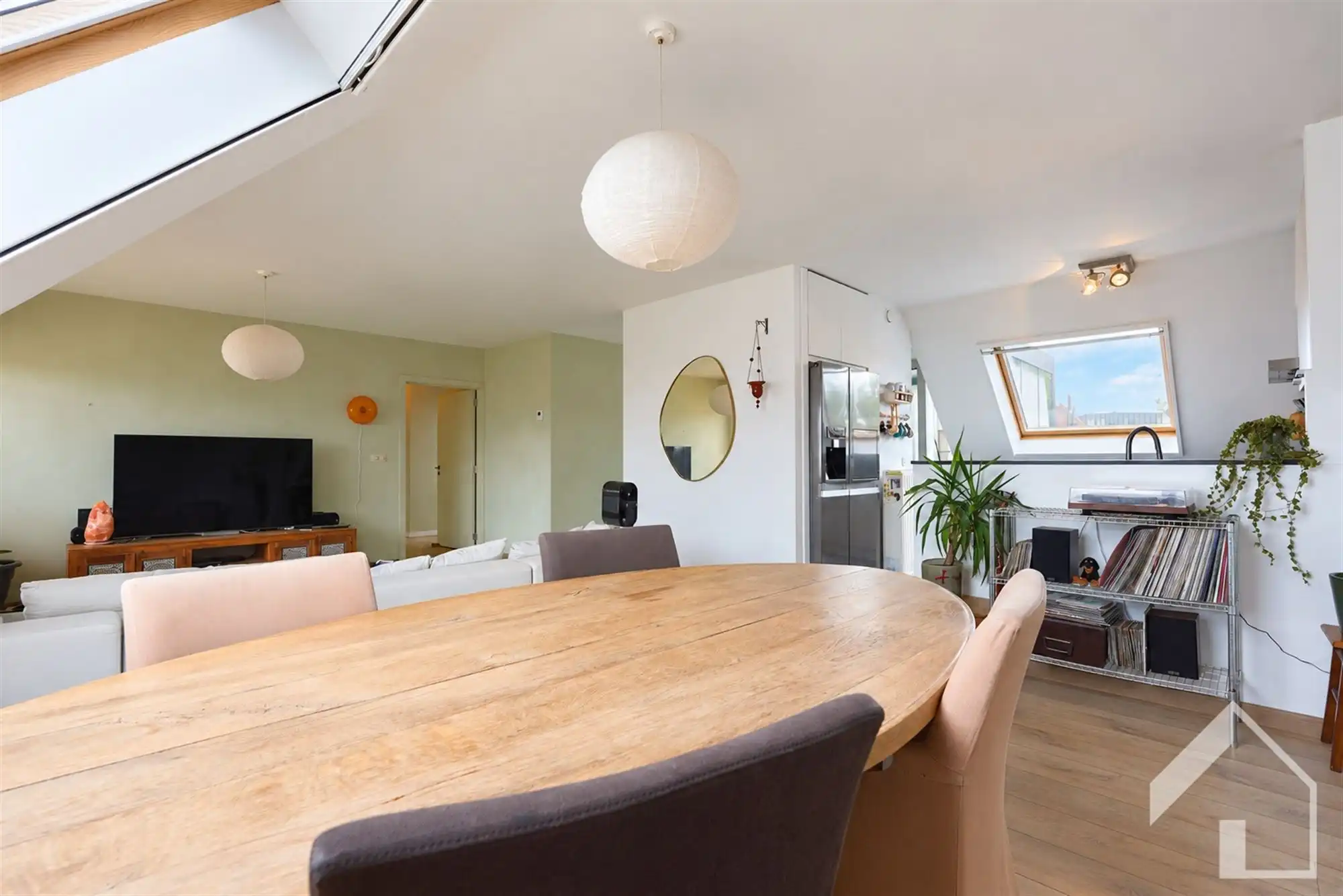 Ruim dakappartement met groot terras en staanplaats foto 5