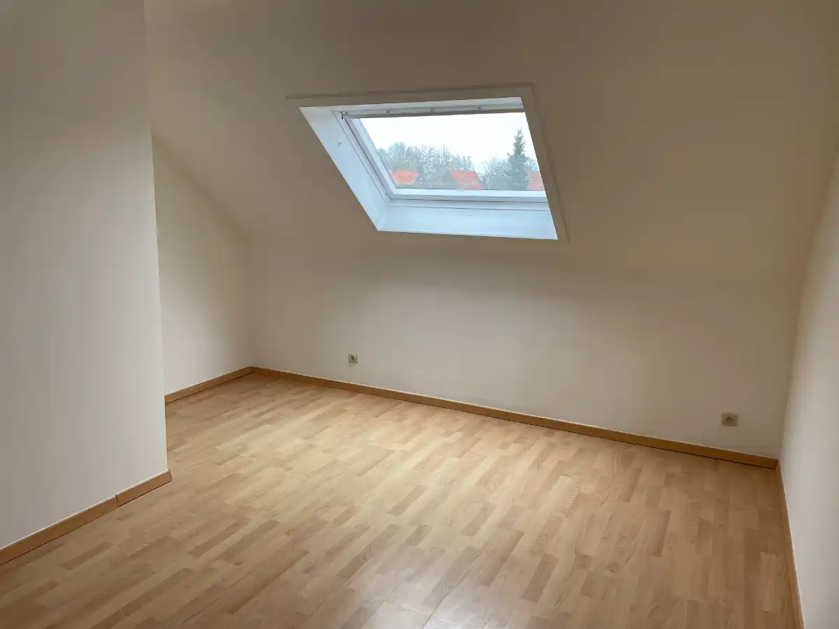 EENGEZINSWONING met tuin & garage foto 12