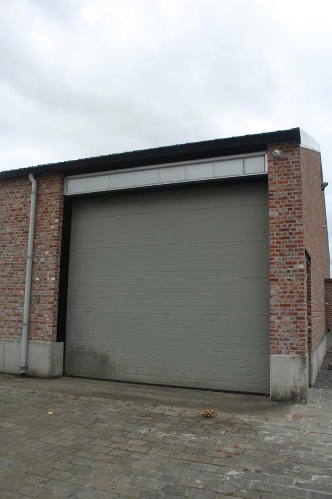 Opslagloods met buitenplein foto 4