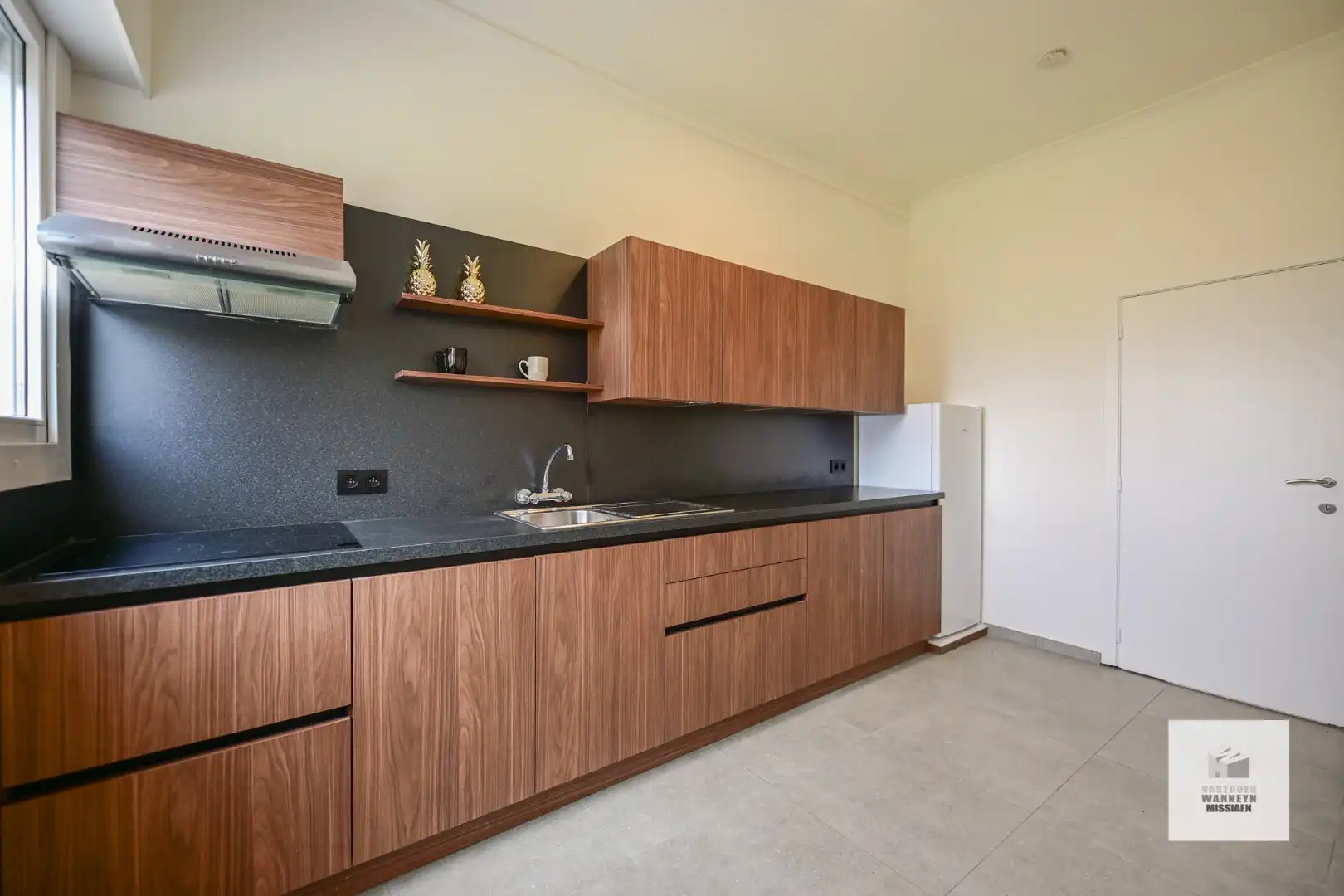 Gerenoveerde rijwoning met 3 slpk, tuin en garage in Zwevezele foto 8