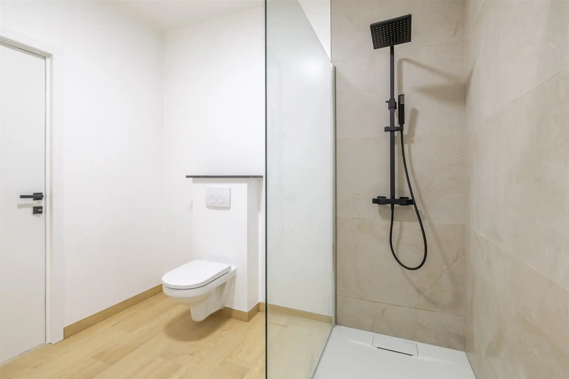 Uitstekend gerenoveerde woning met 3 slks en tuin foto 9