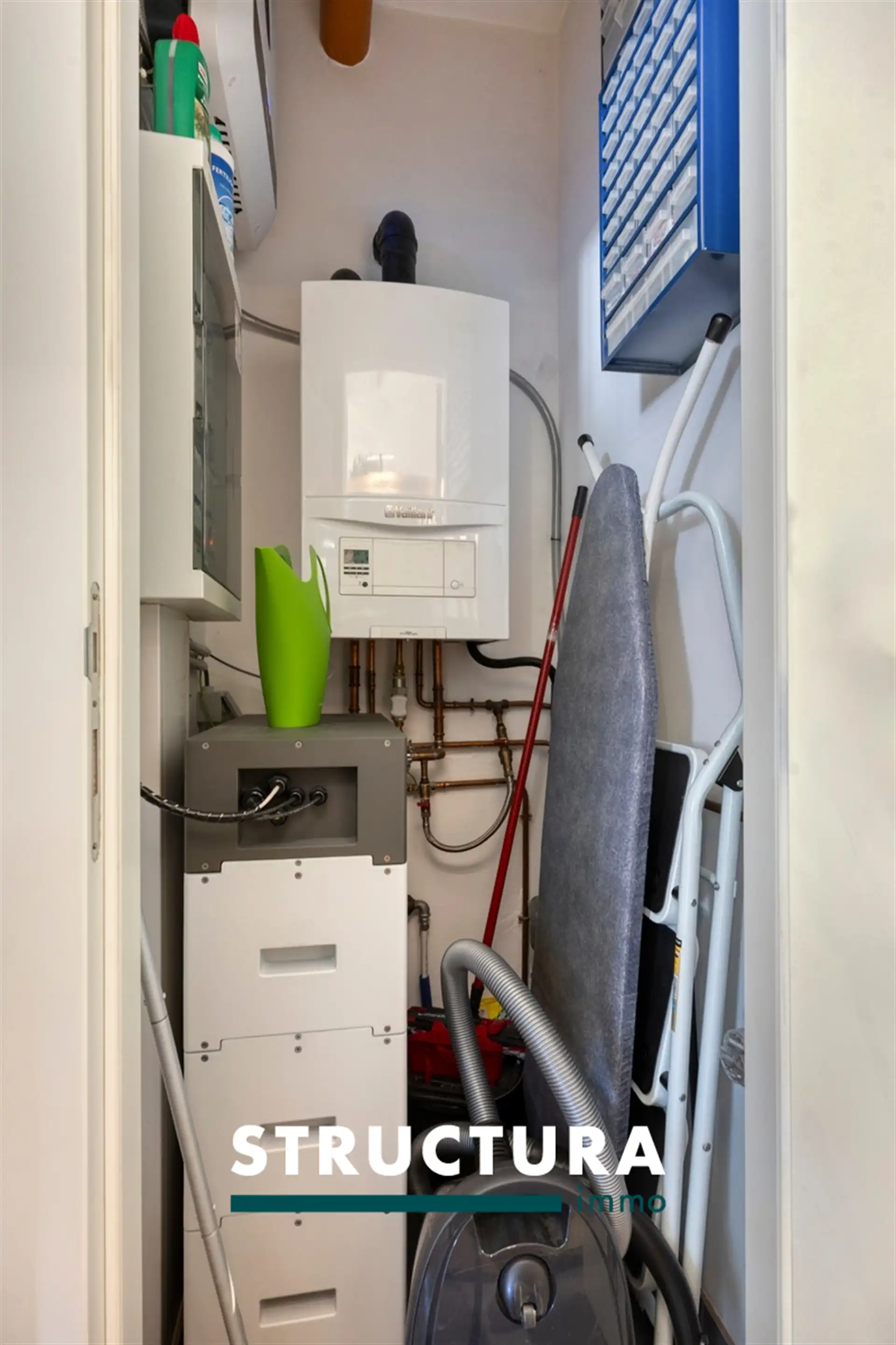 Ruim en lichtrijk appartement met 2 slaapkamers foto 17