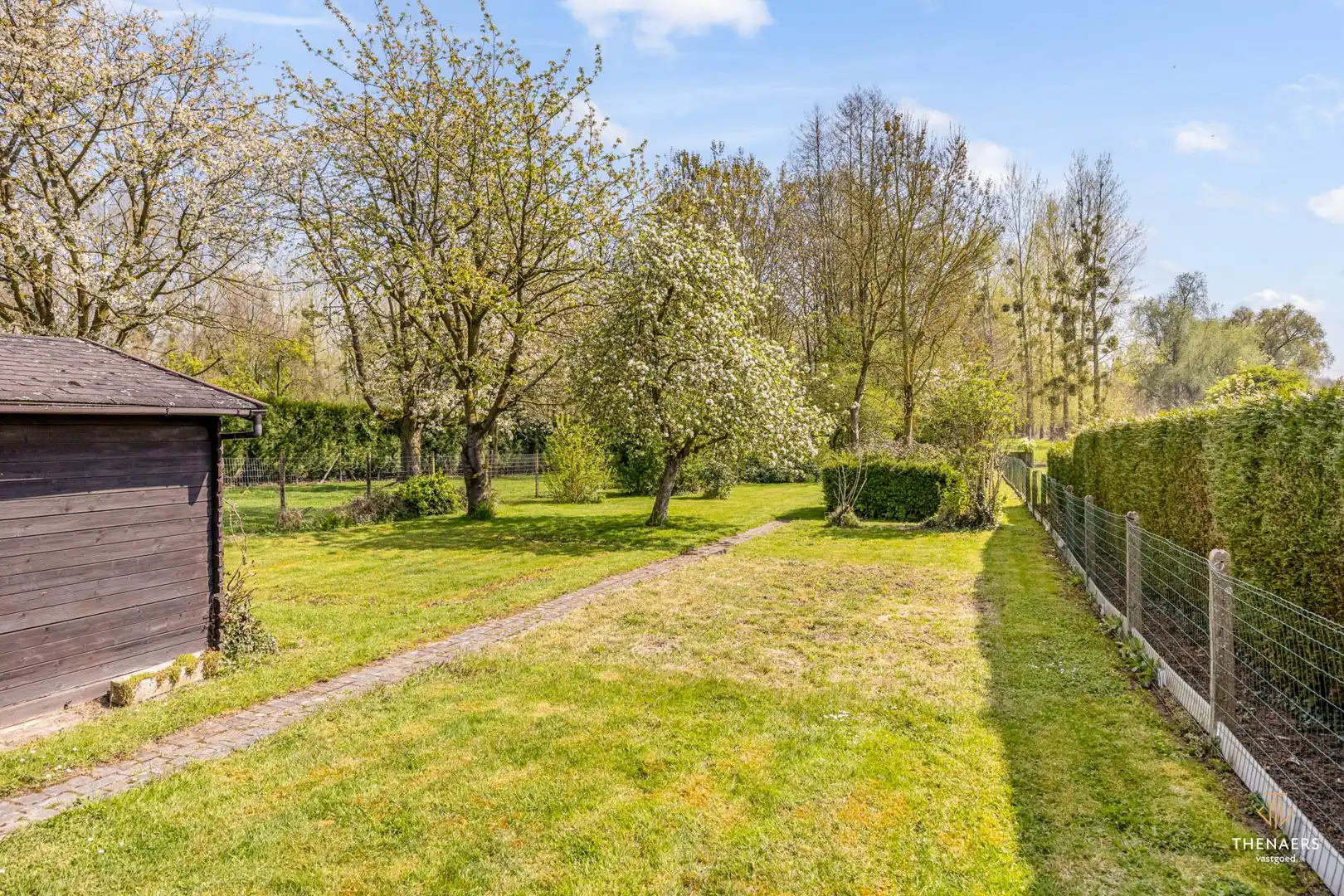 Ruime halfopen woning met 3 slaapkamers en prachtige tuin. foto 25