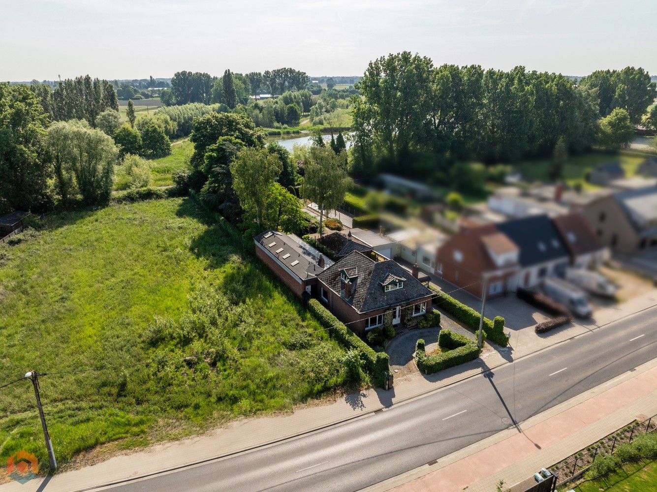 Hoofdfoto van de publicatie: Vrijstaande woning met veel potentieel op 1143m² in Koningshooikt