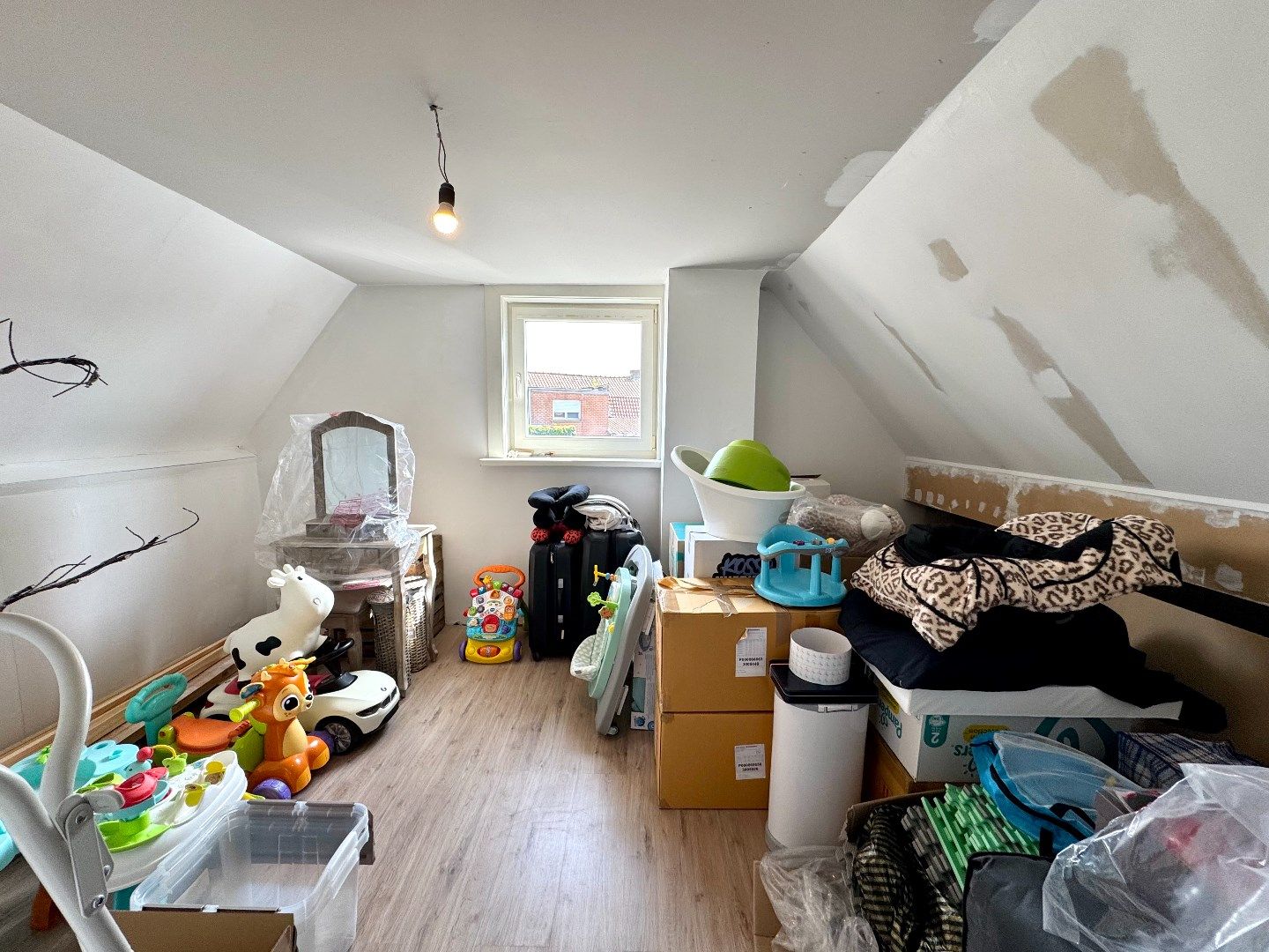 INSTAPKLARE HALFOPEN WONING MET 4 SLPKS, TUIN EN GARAGE foto 18