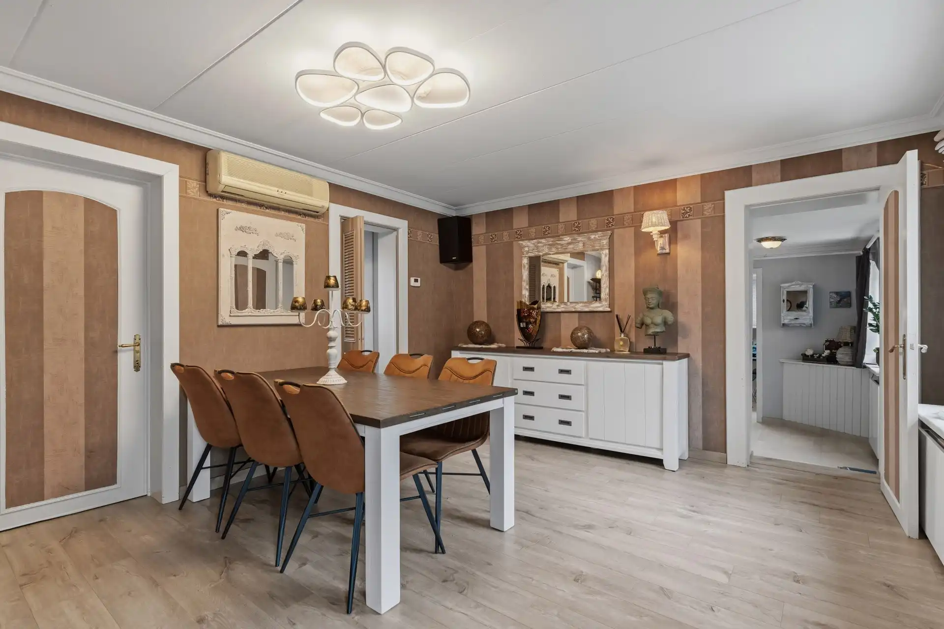 Energiezuinige woning met 3 slaapkamers, aparte garage en fraai aangelegde tuin op rustige ligging te Berlare foto 5