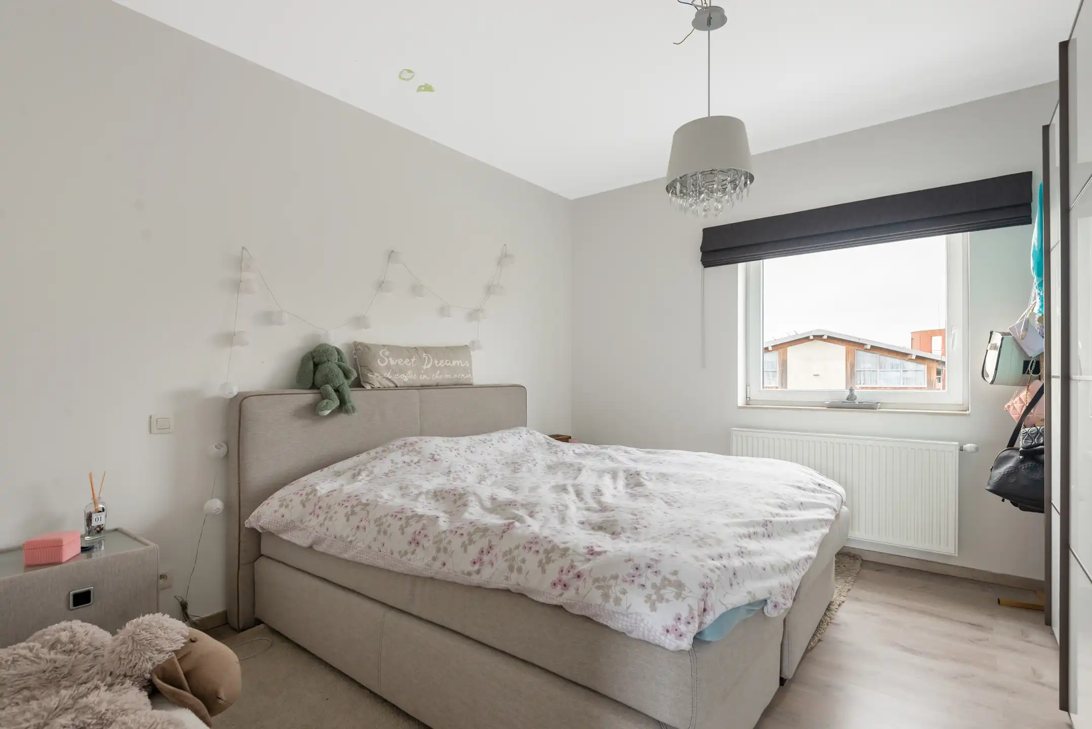 Recente woning met drie slaapkamers, tuintje en staanplaats foto 13