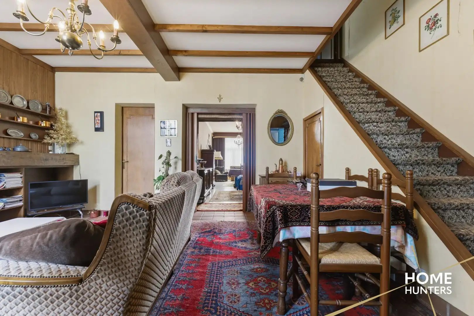 Karaktervolle te renoveren woning met 4 slaapkamers en ruime tuin te Ieper foto 12