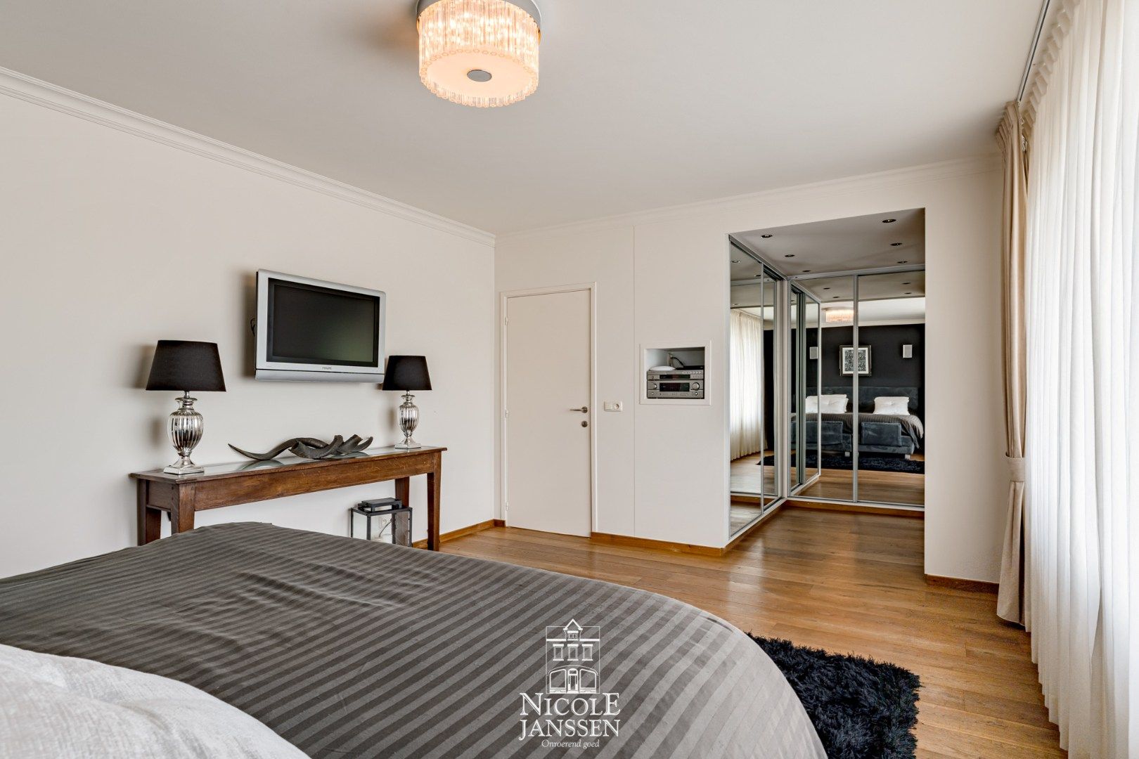 Moderne riante woning met paardenstallen en uitgestrekte weiden foto 18