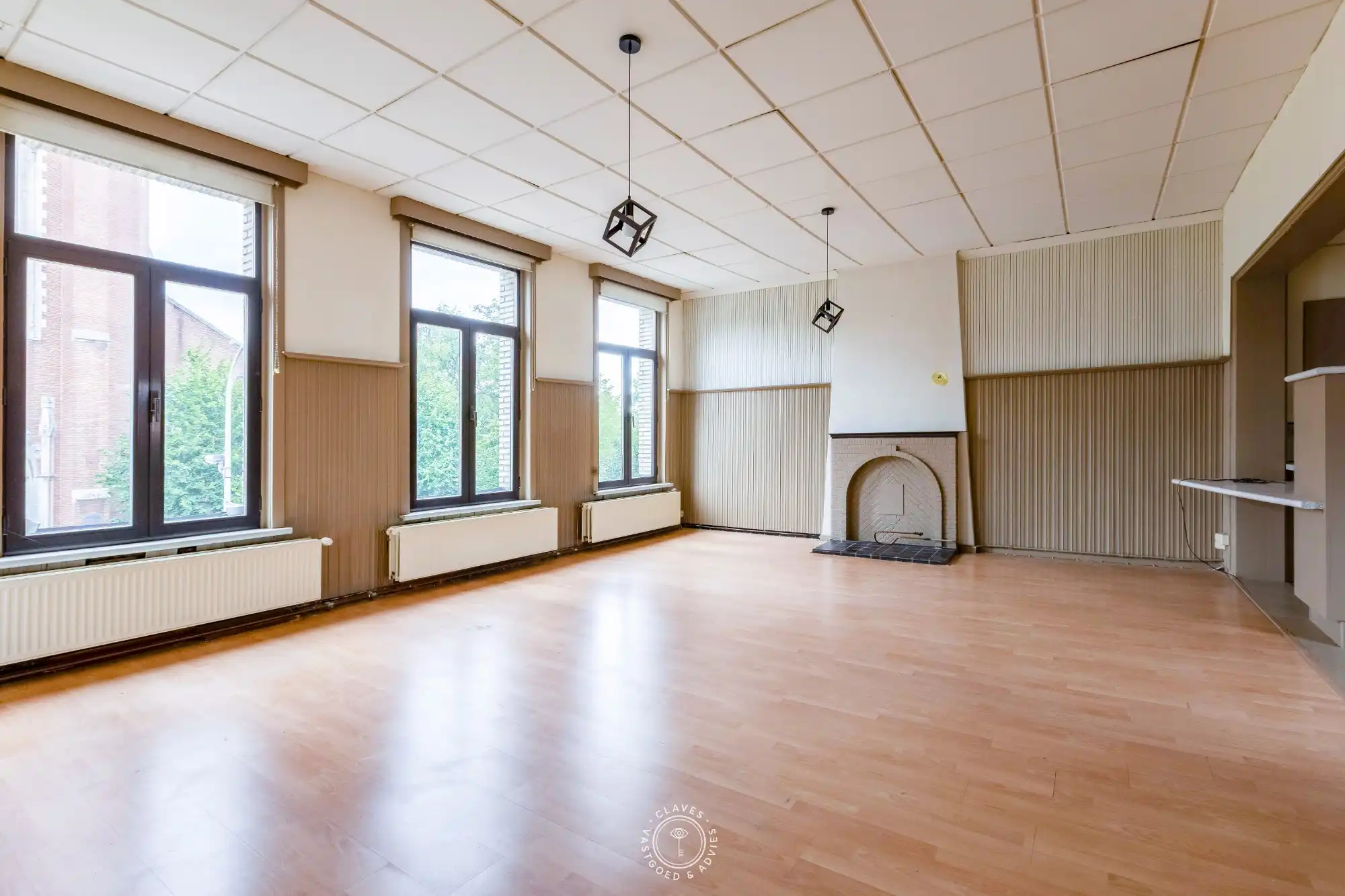 Karaktervol handelspand met woonst op topligging tegenover kerkplein foto 8