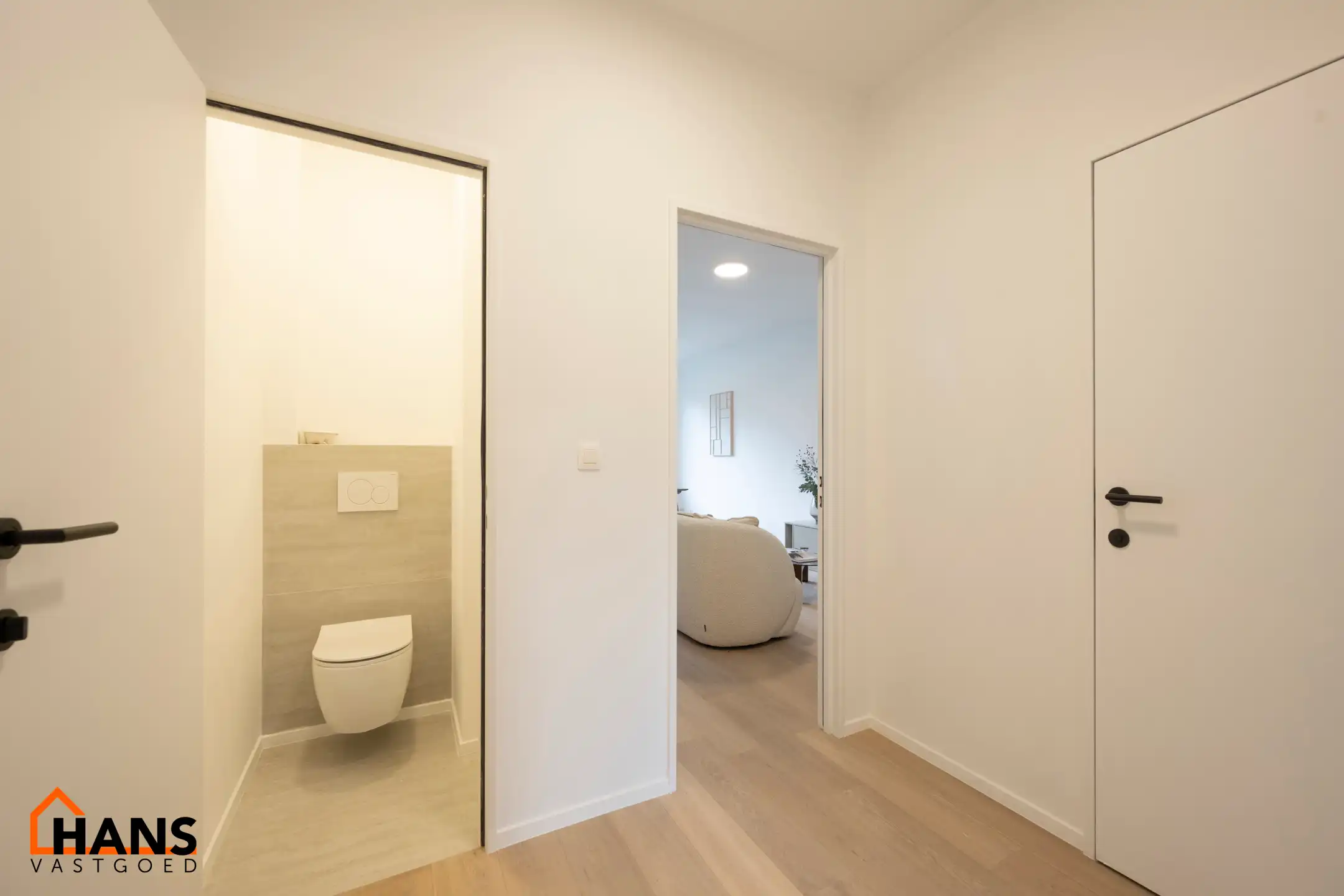 Gerenoveerd gelijkvloers appartement. foto 16