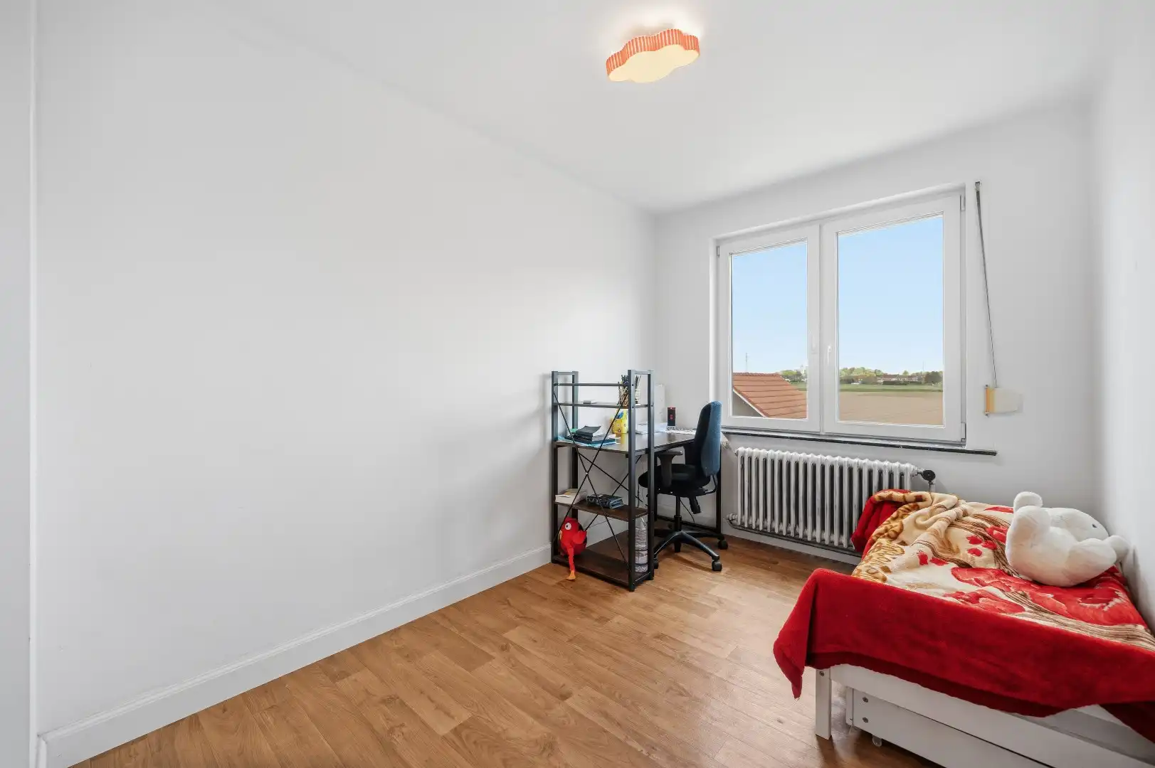 Instapklare rijwoning in een rustige straat te Tienen foto 15