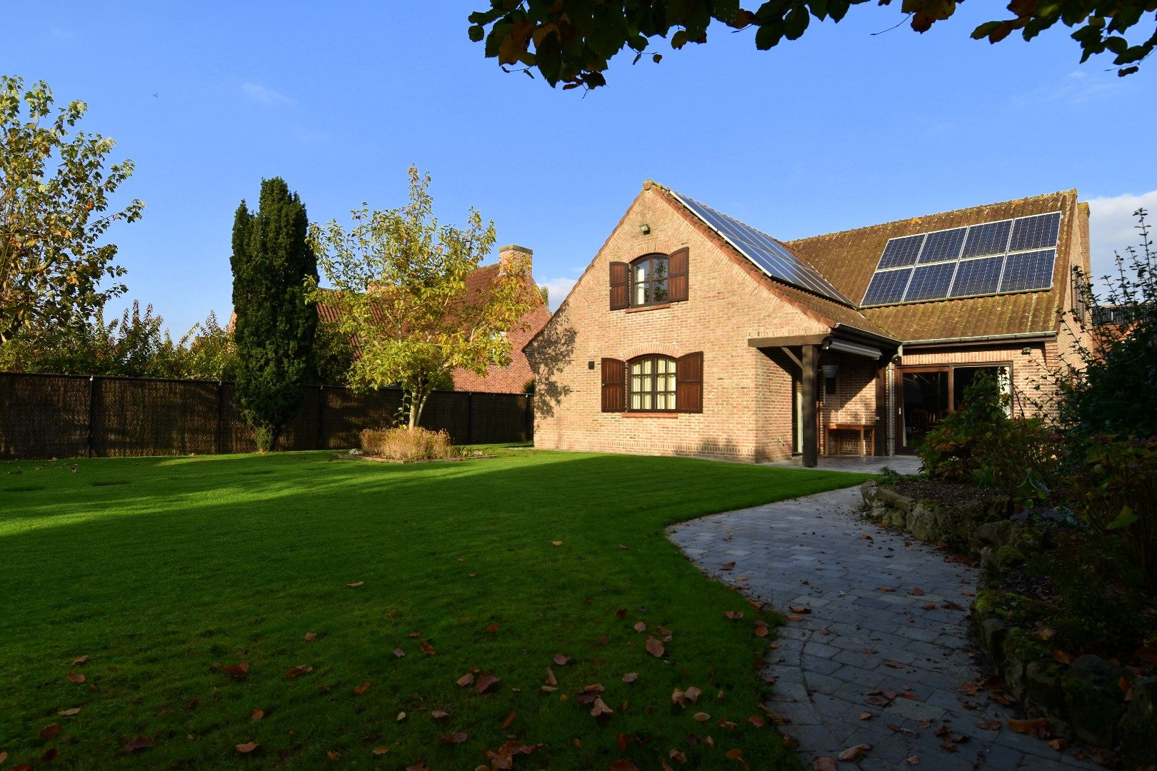 Villa met 4 slaapkamers, garage en zonnige tuin te koop in residentiële omgeving vlakbij Gullegem-centrum foto 13