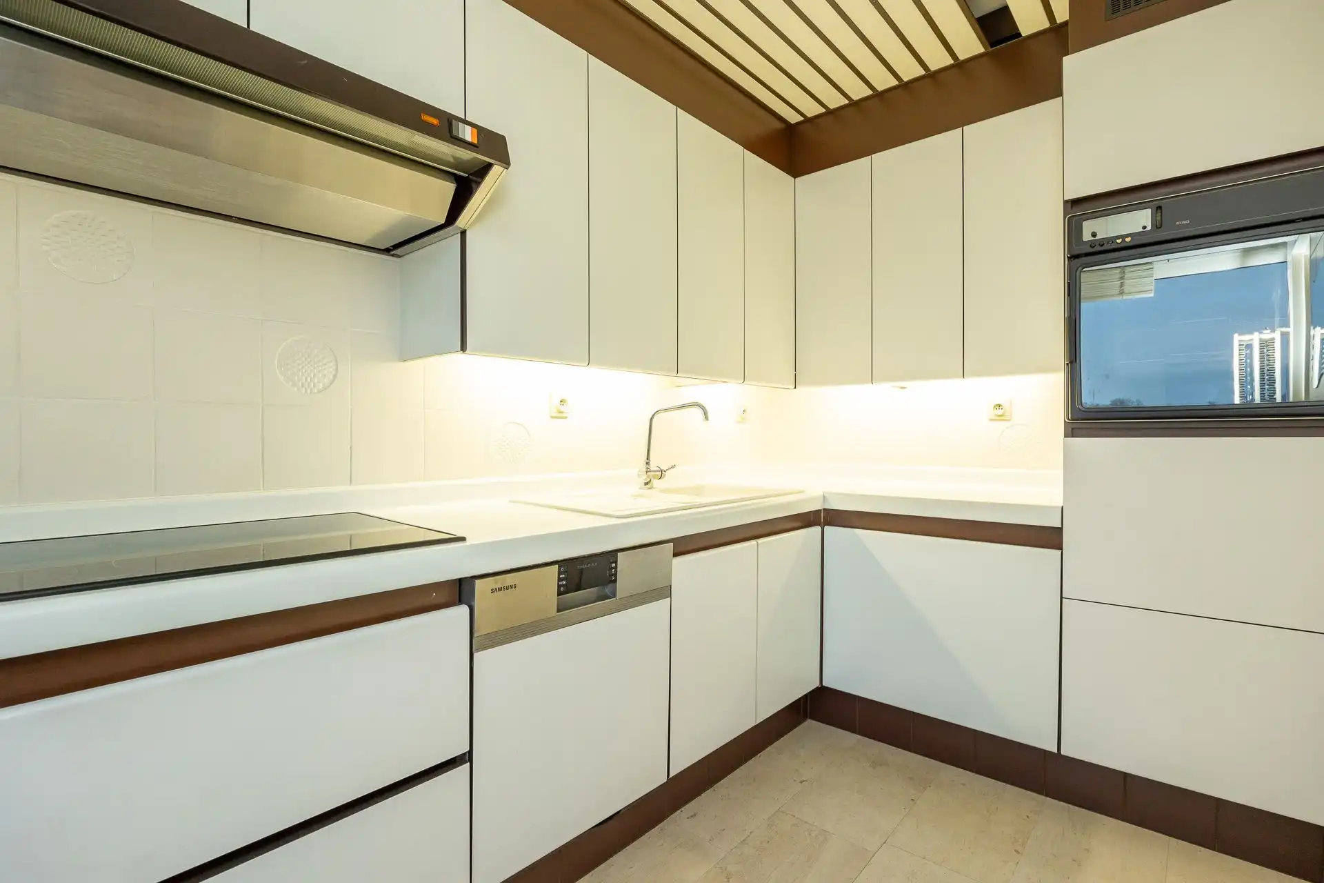 Lichtrijk appartement met drie slaapkamers en terras foto 9