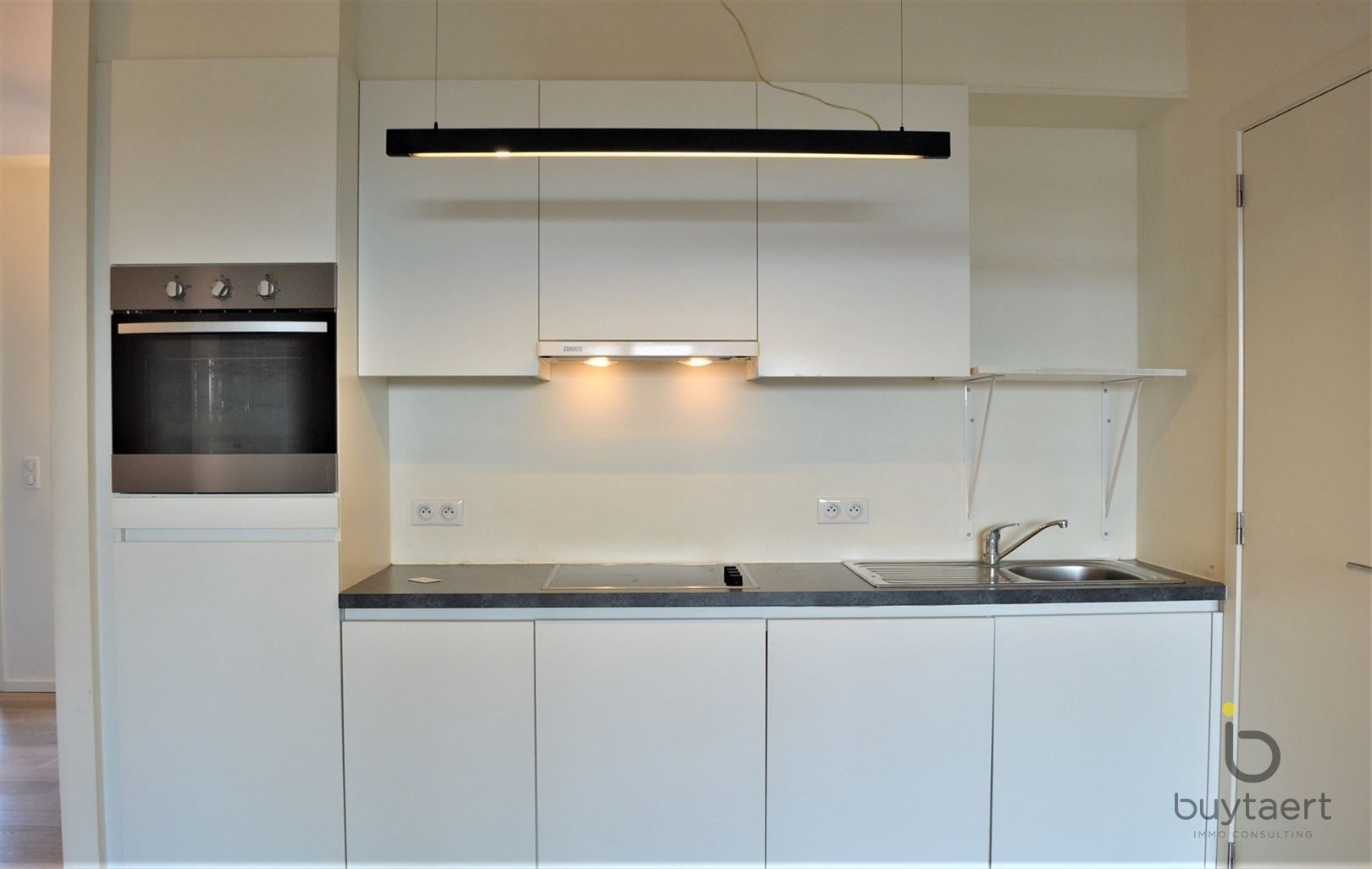 MODERN APPARTEMENT MET 2 SLPKS EN RUIM TERRAS NABIJ HET "ZUID" foto 3