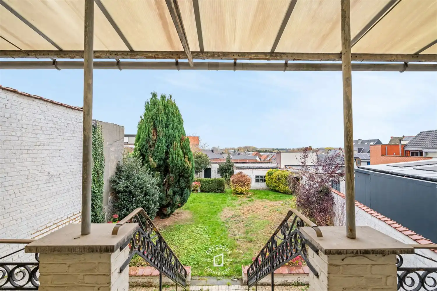 ERG RUIME MULTIFUNCTIONELE EIGENDOM MET 3 GARAGES foto 17