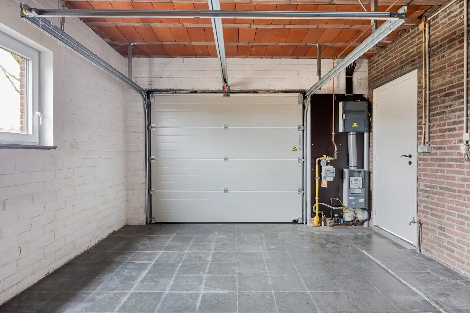 Gerenoveerde gezinswoning met 4 slaapkamers, garage en grote zonnige tuin rustig gelegen vlakbij het centrum van Lochristi. foto 16