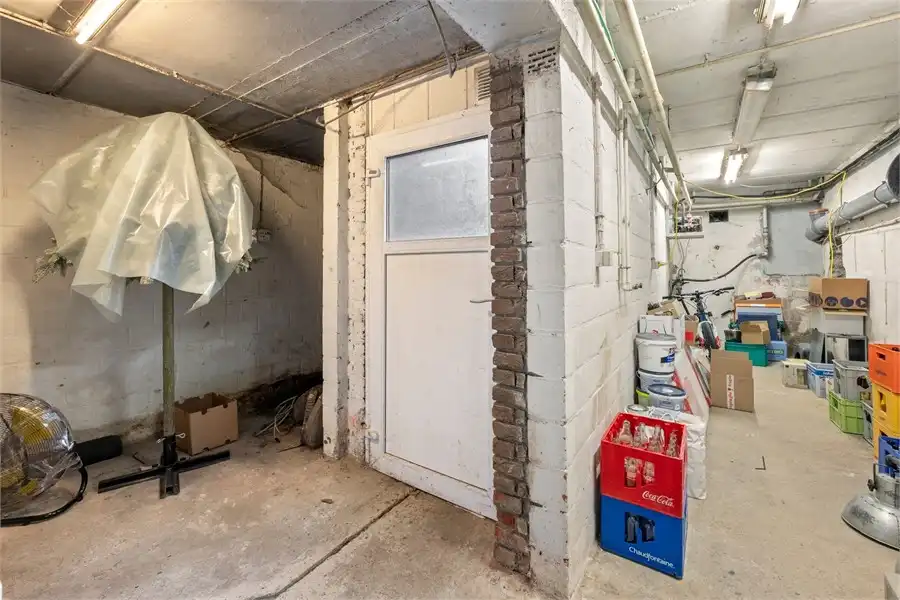 RUIM HANDELSPAND MET WOONST IN SINT-TRUIDEN foto 23