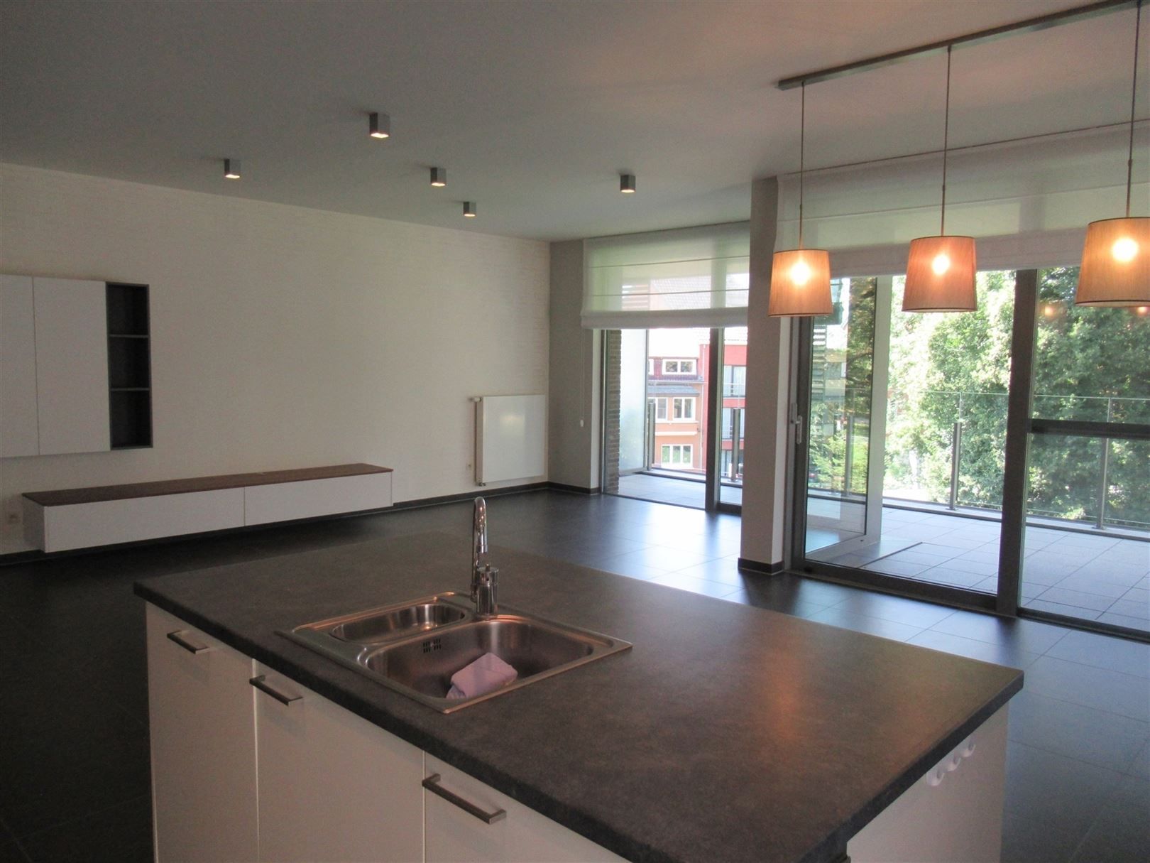 Appartement met 2 slpk's, terras en garage in centrum van Sint-Truiden. foto 7