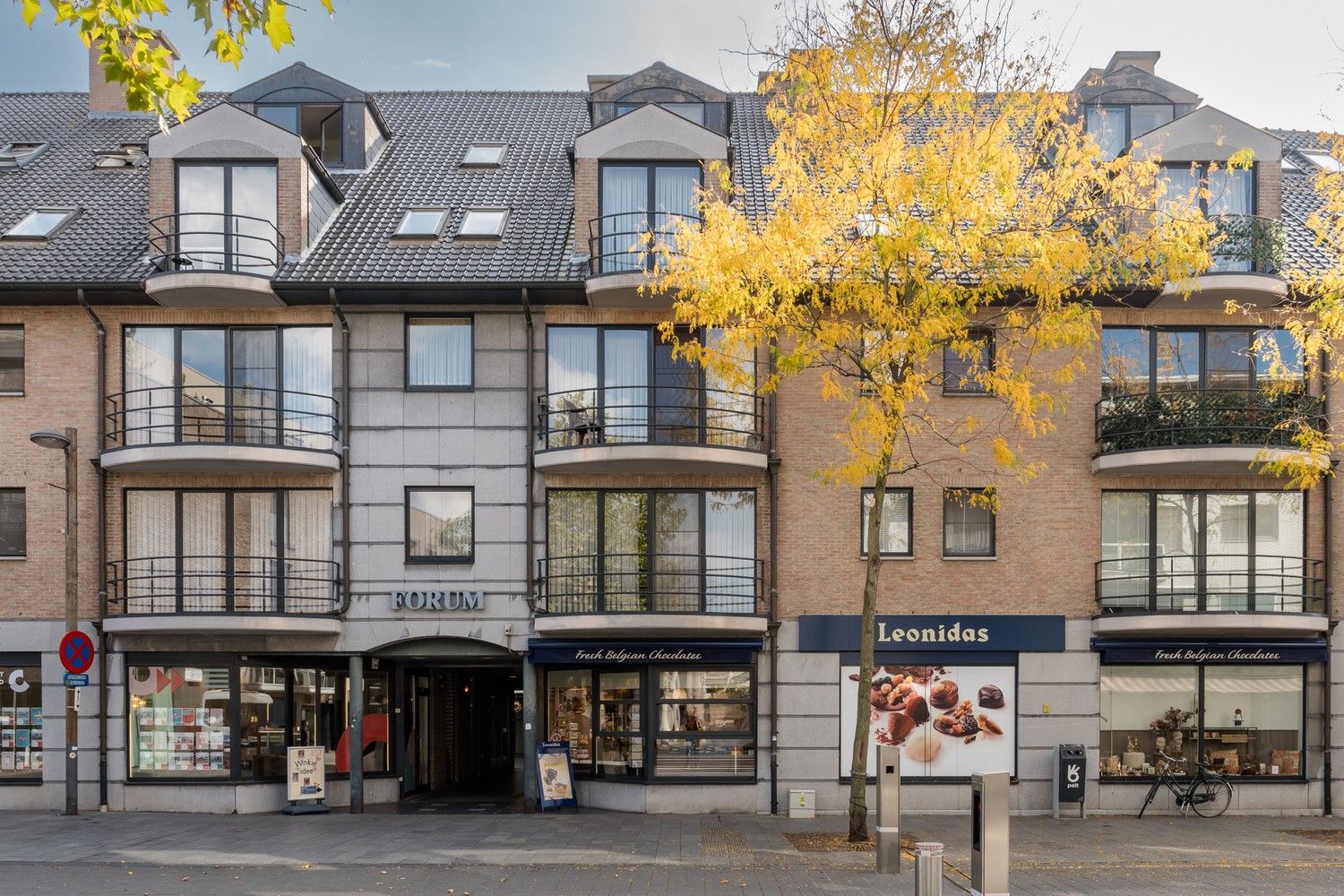 Garage te koop foto {{pictureIndex}}