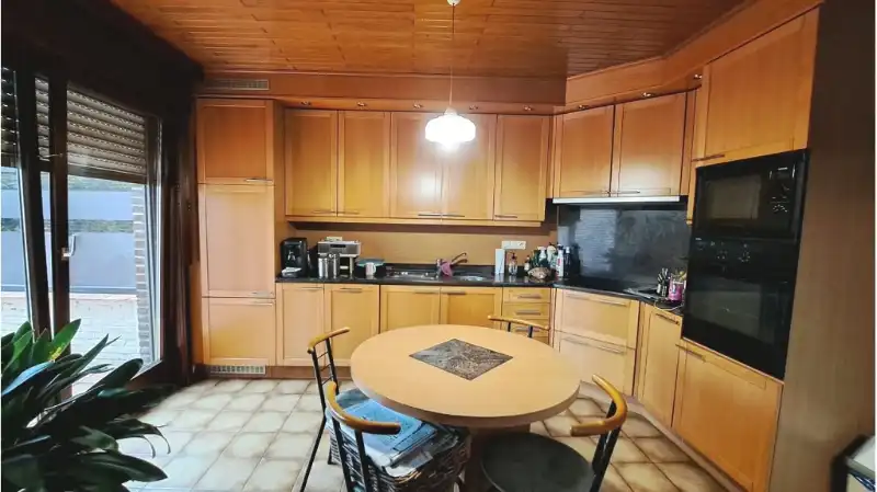 Vrijstaande 3-slaapkamerwoning met Tuin en 2 Garages te koop in Zedelgem foto 3
