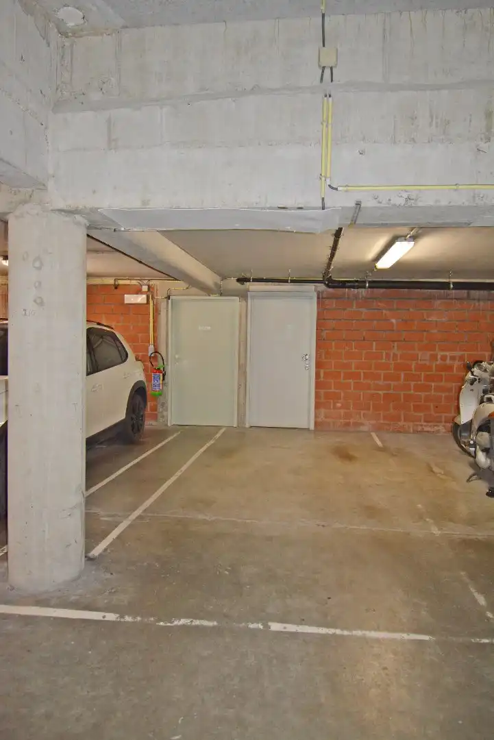 Zeer centraal gelegen staanplaats in de Lippenslaan foto {{pictureIndex}}